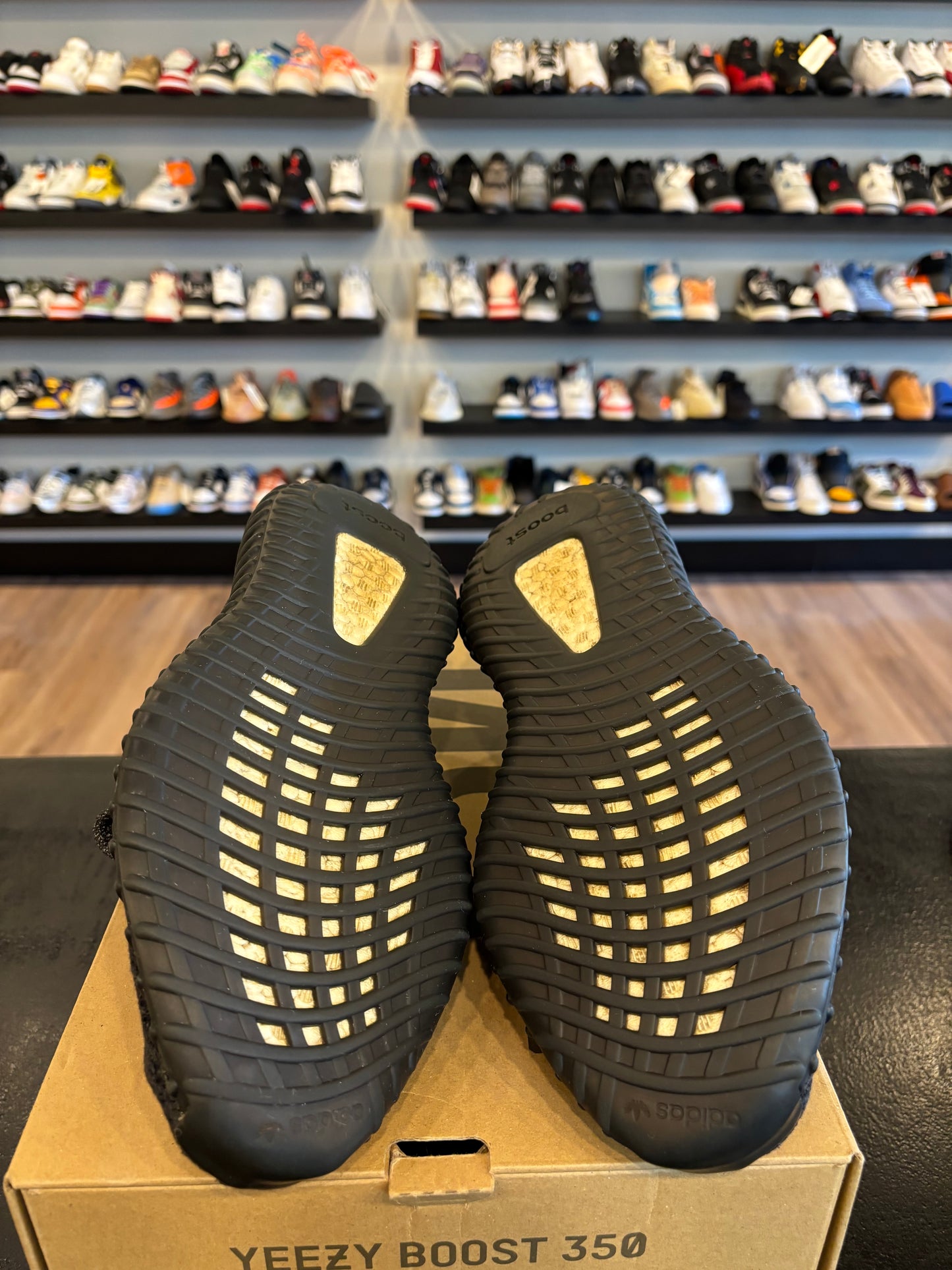 Yeezy 350 V2 Black Static Size 9.5 Pre-Owned