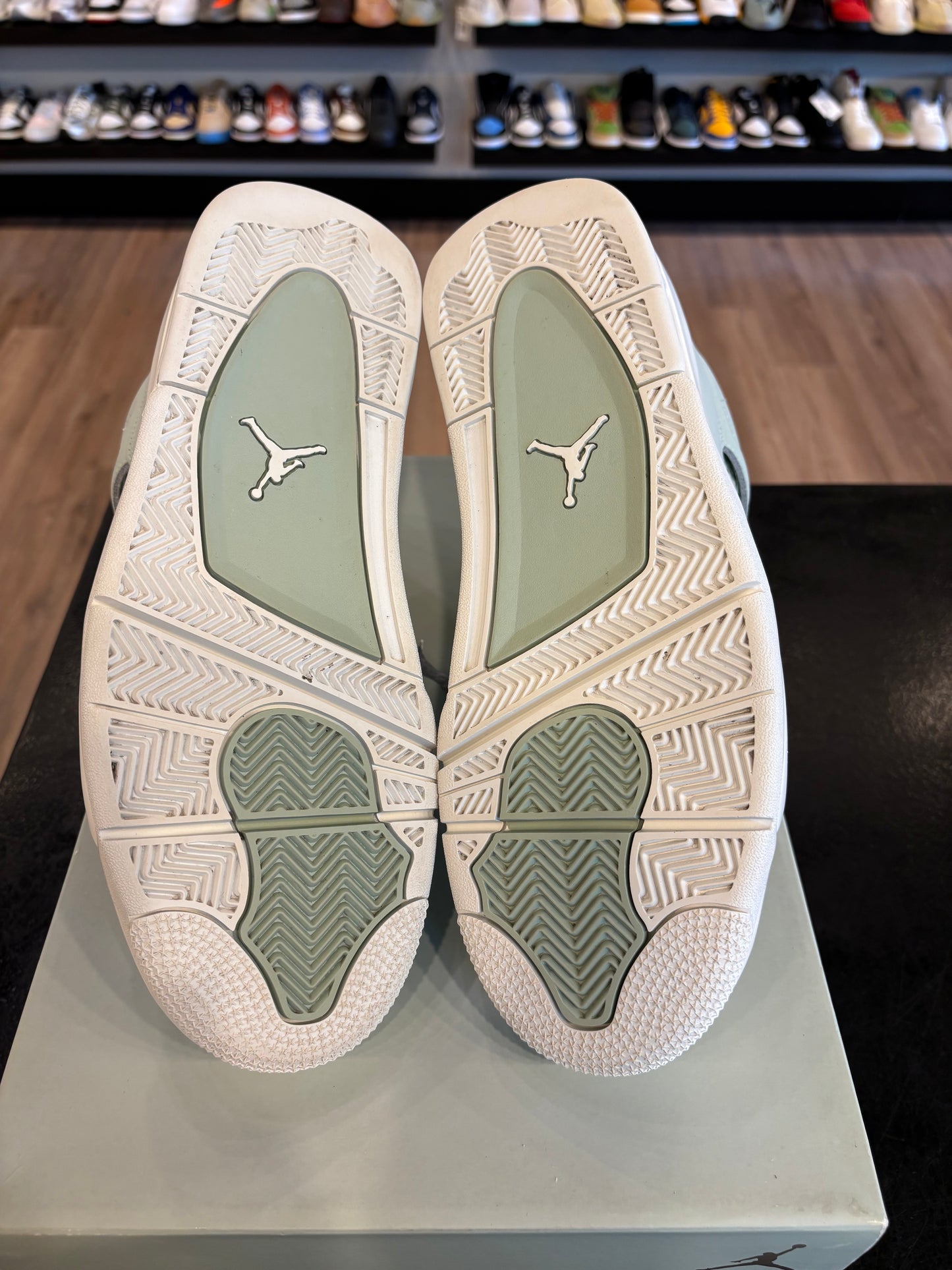 Jordan 4 Seafoam Size 10.5 (12W) Pre-Owned