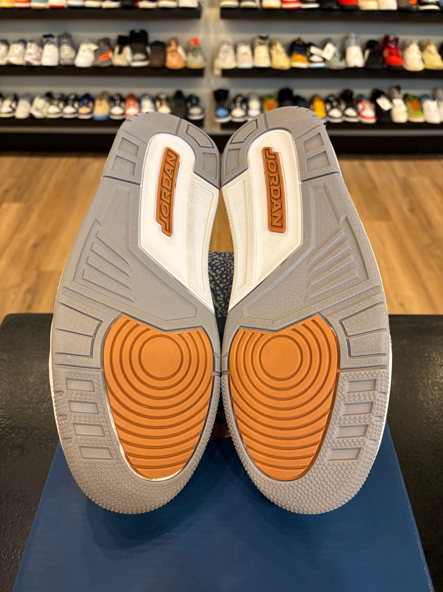 Jordan 3 Wizards Size 10 Pre-Owned