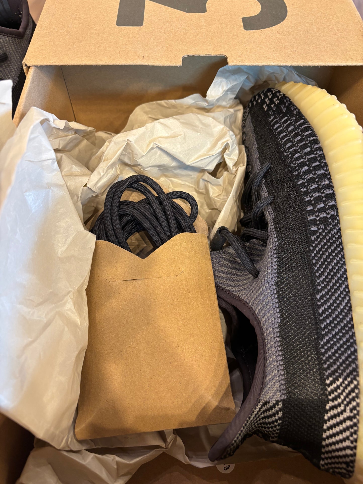 Yeezy 350 V2 Carbon Size 8 Pre-Owned