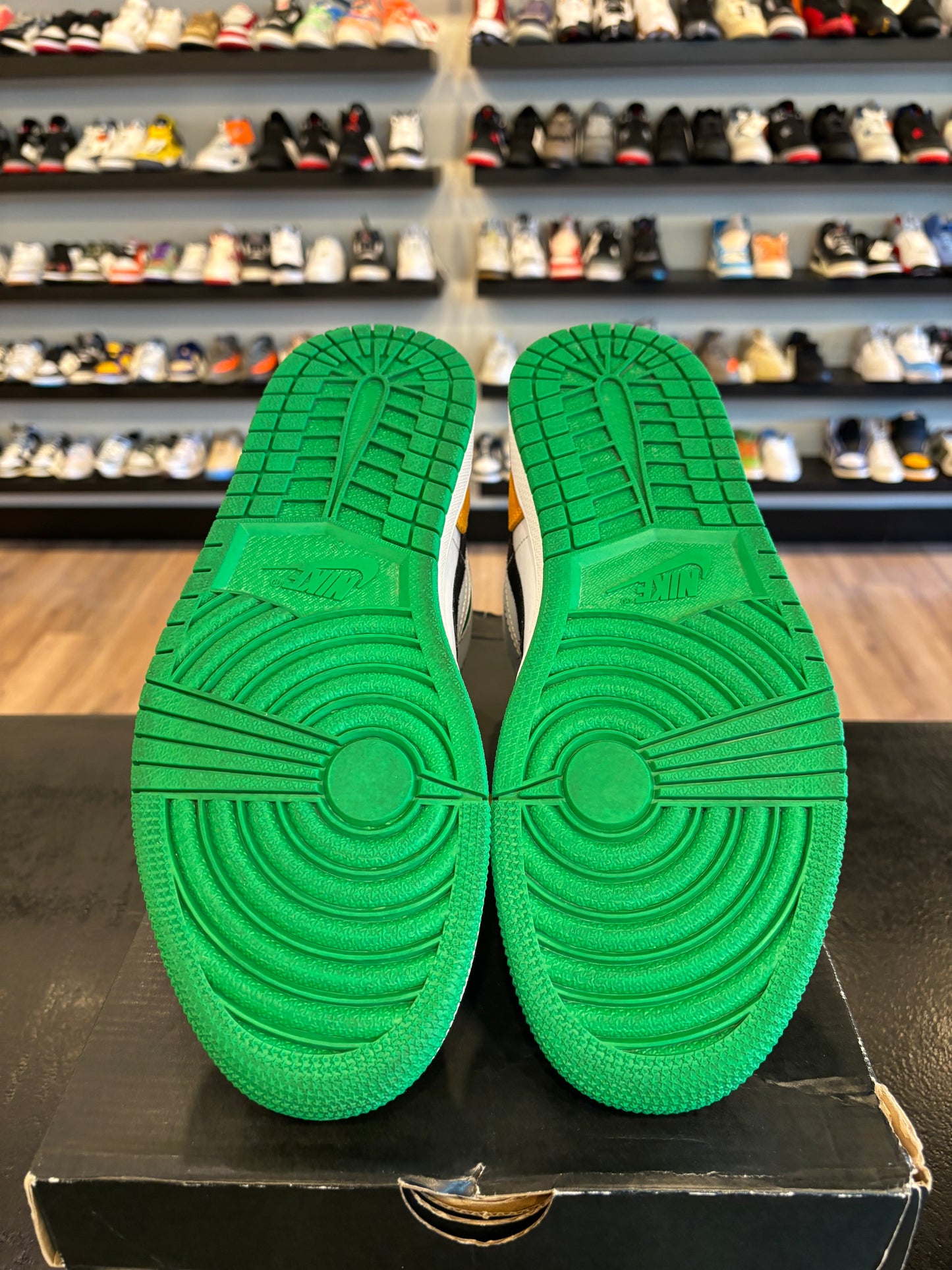 Jordan 1 Mid Oakland Size 10.5 Pre-Owned