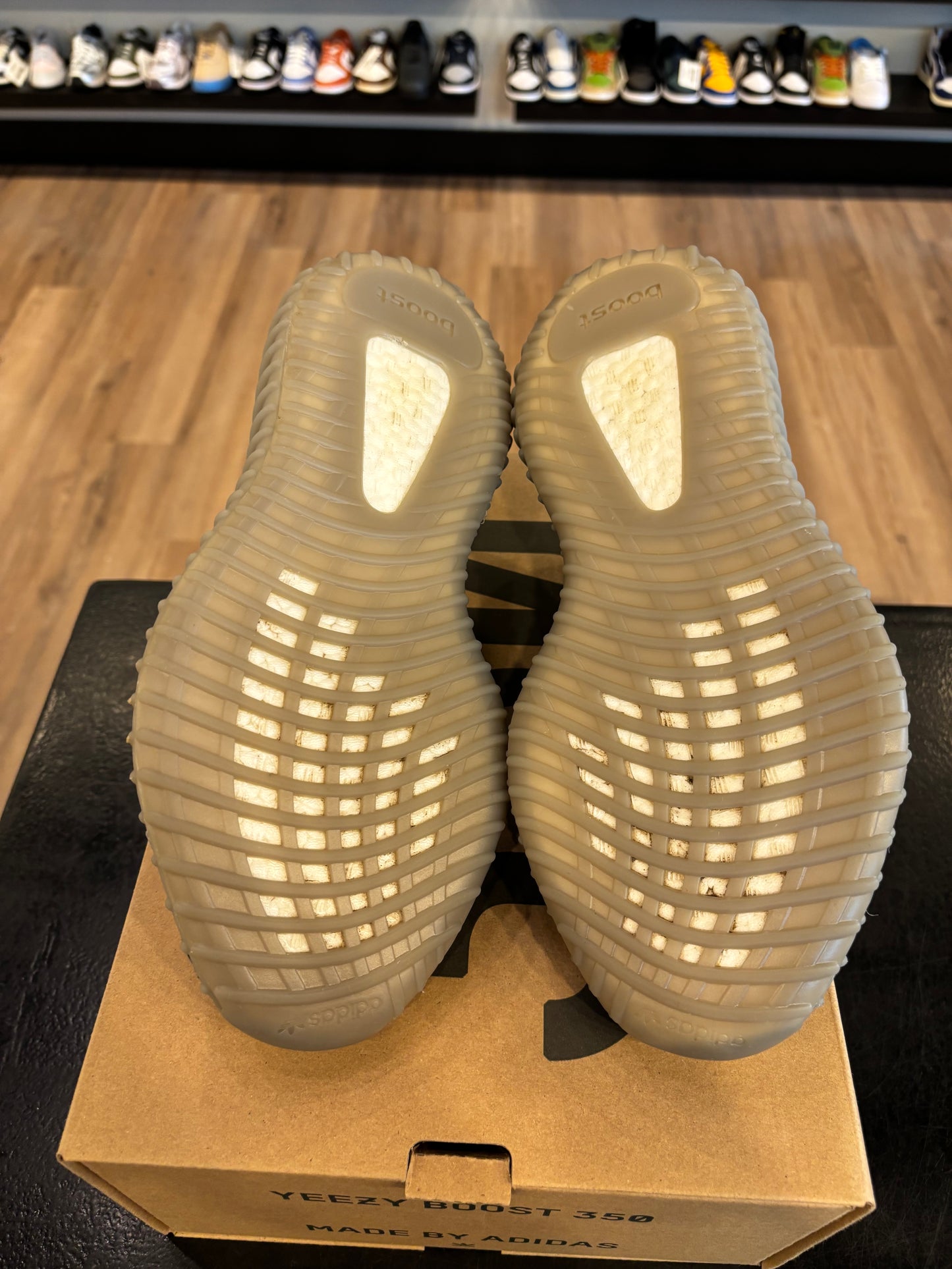 Yeezy 350 V2 Beluga Reflective Size 8.5 Pre-Owned