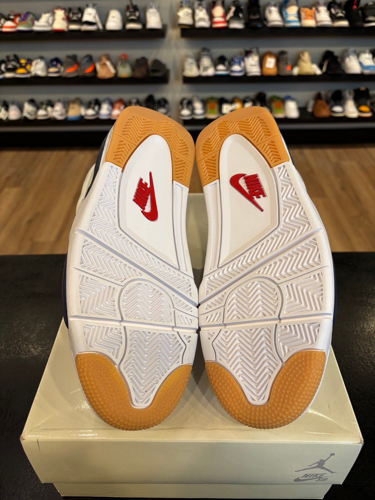 Jordan 4 SB Navy Size 9 Pre-Owned