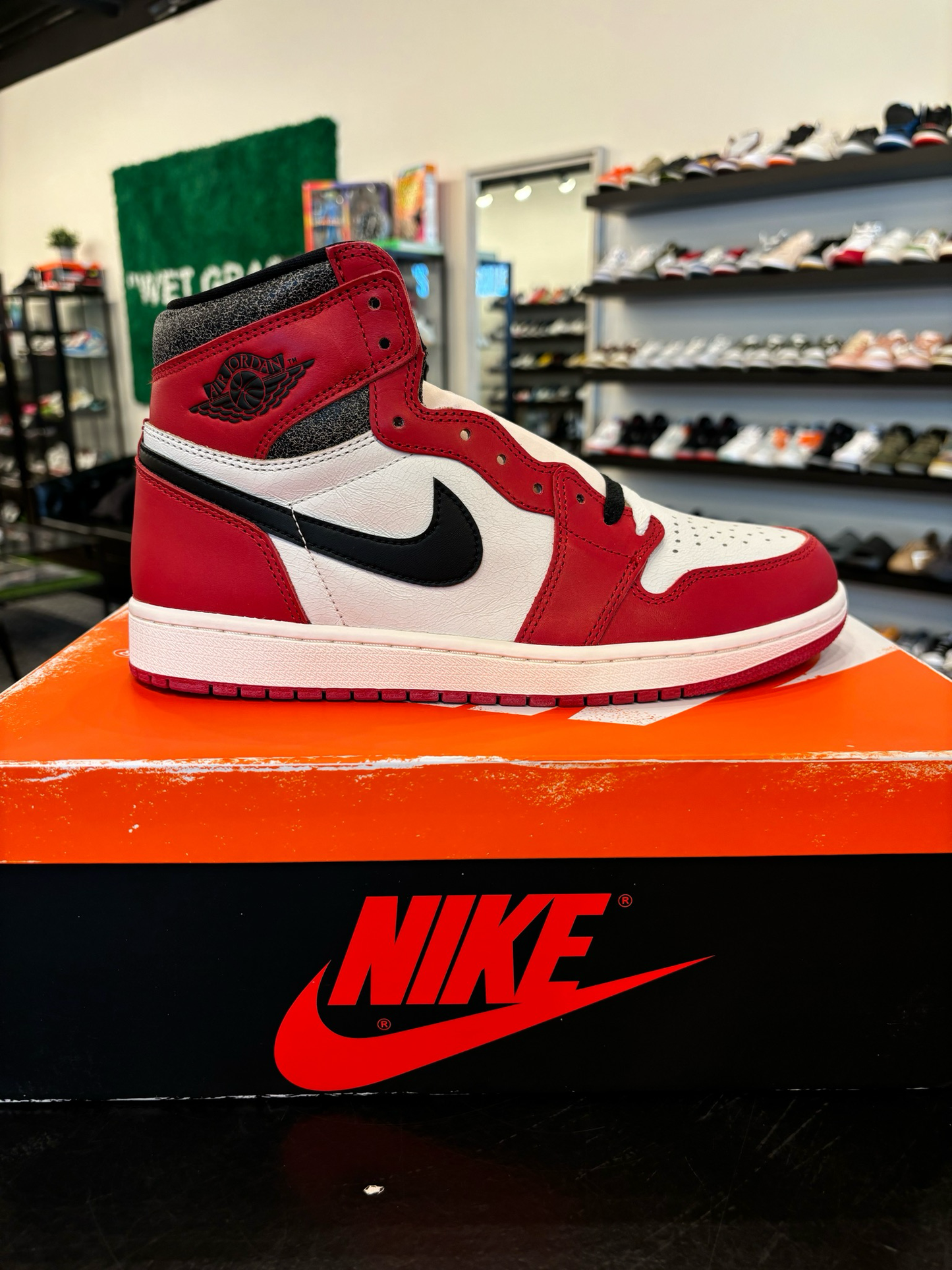 Jordan 1 Lost and Found Size 9 Brand New (A)