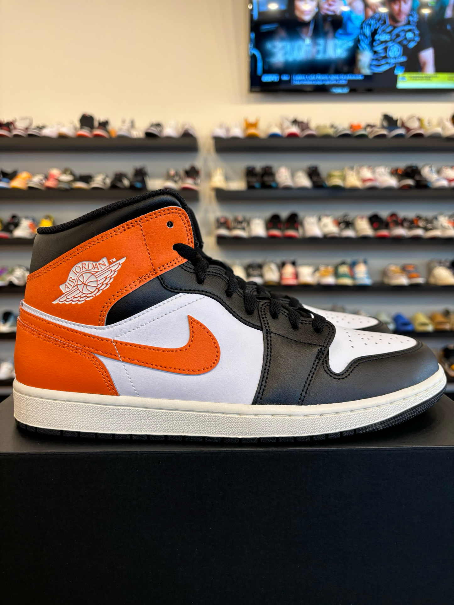 Jordan 1 Mid Starfish Size 12 Brand New