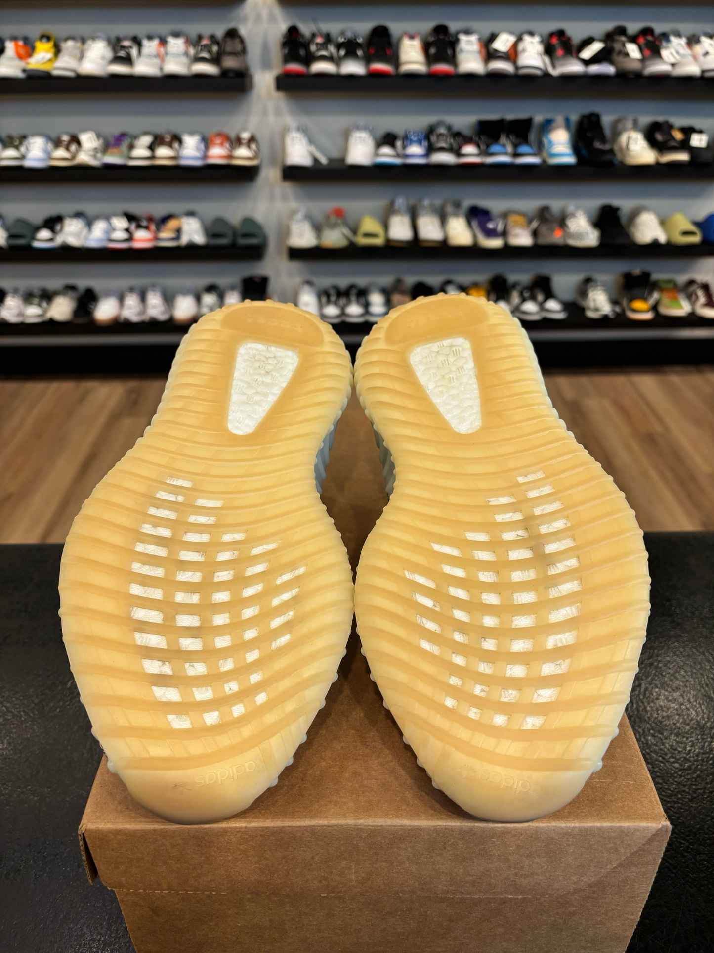 Yeezy 350 V2 Zion Size 9 Pre-Owned (No Box)