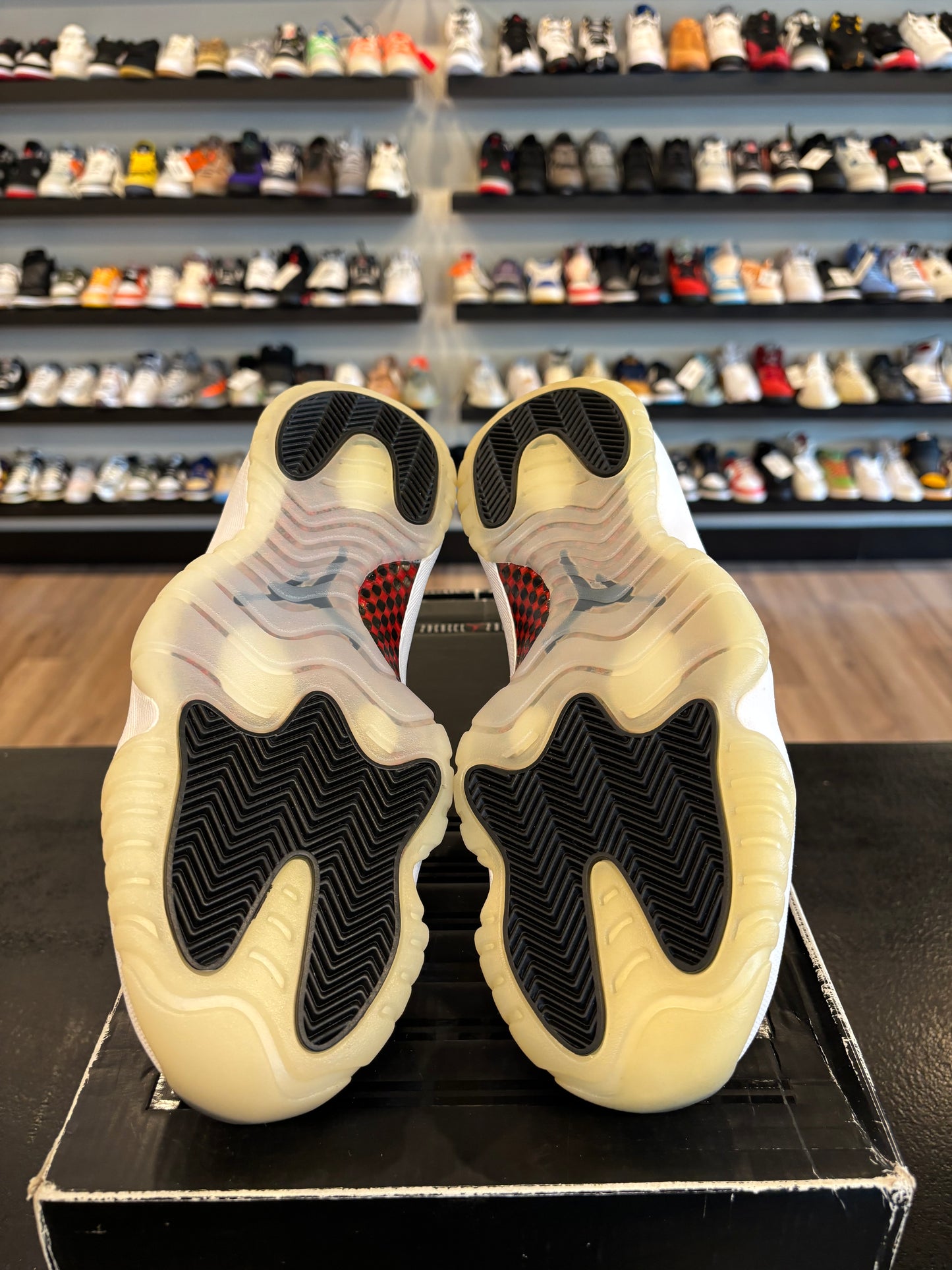 Jordan 11 72-10 Size 8.5 Pre-Owned