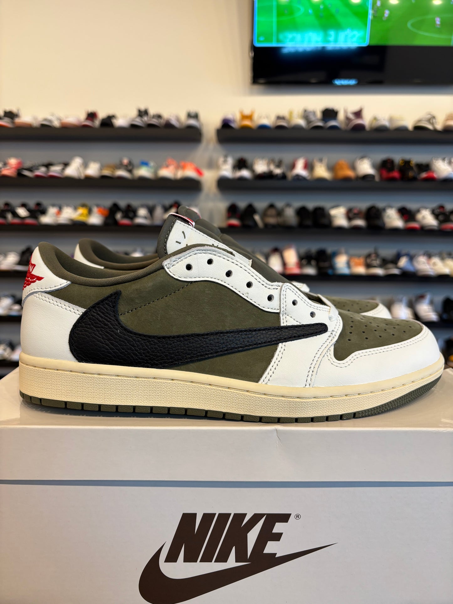Jordan 1 Low Travis Scott Medium Olive Size 10 Brand New