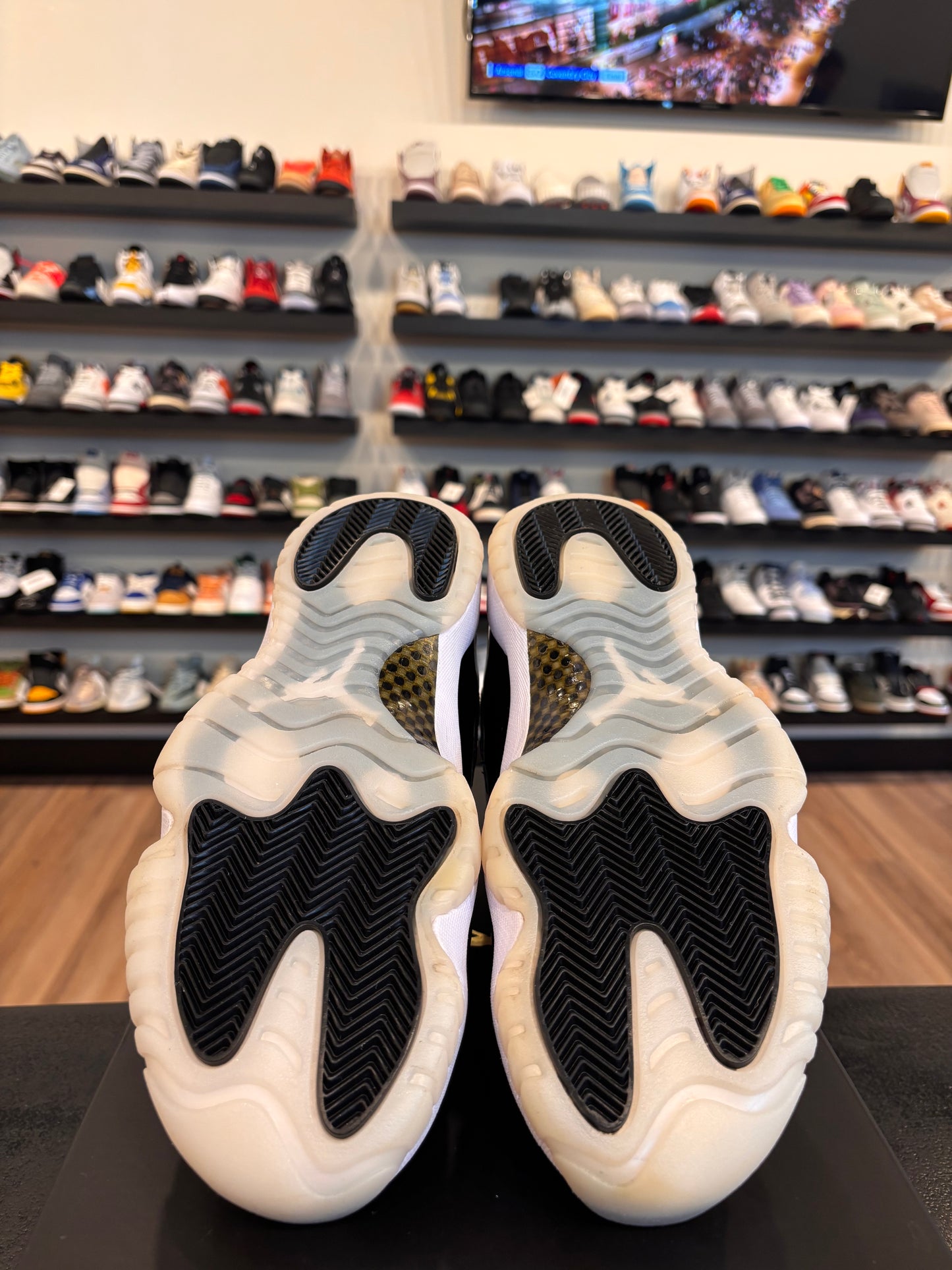 Jordan 11 Gratitude Size 10.5 Pre-Owned