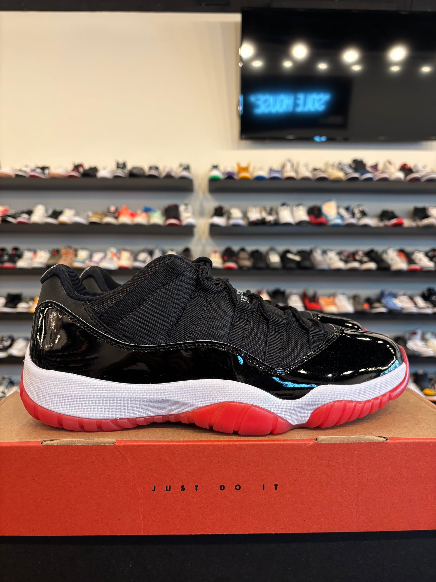Jordan 11 Low Bred 2025 Size 11.5 Brand New