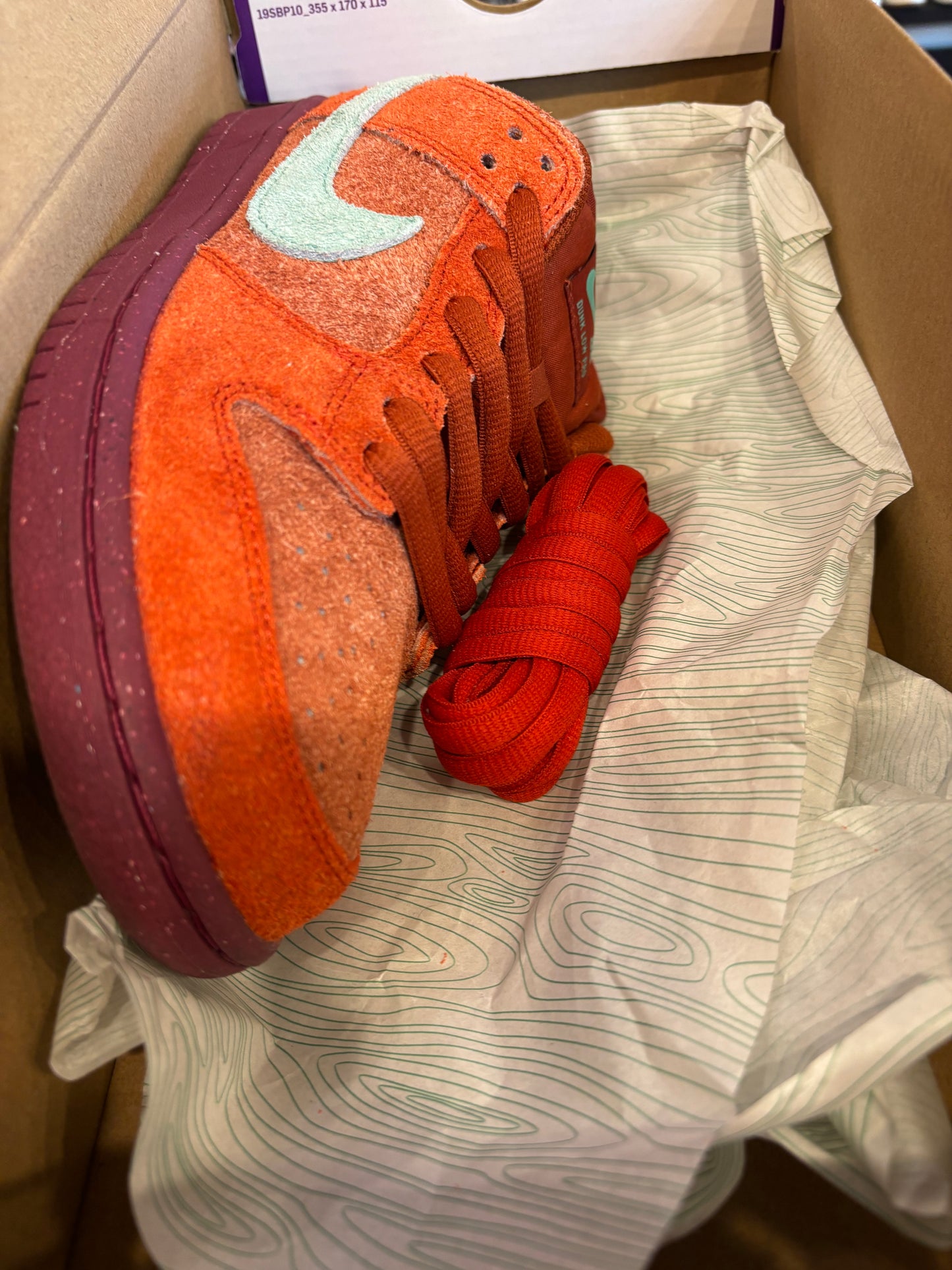 Nike SB Dunk Low Mystic Red Rosewood Size 7 (8.5W) Pre-Owned