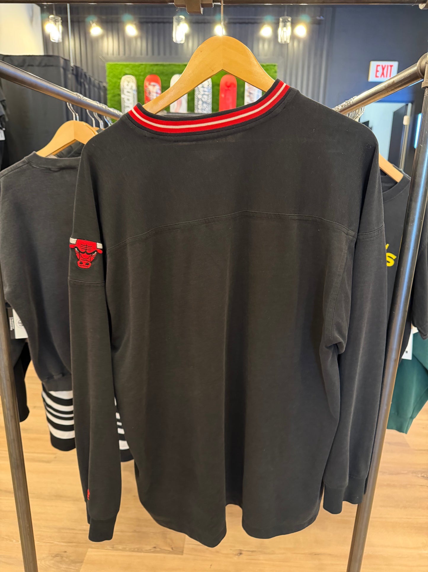 Chicago Bulls V-Neck Crewneck Black Size XL VINTAGE