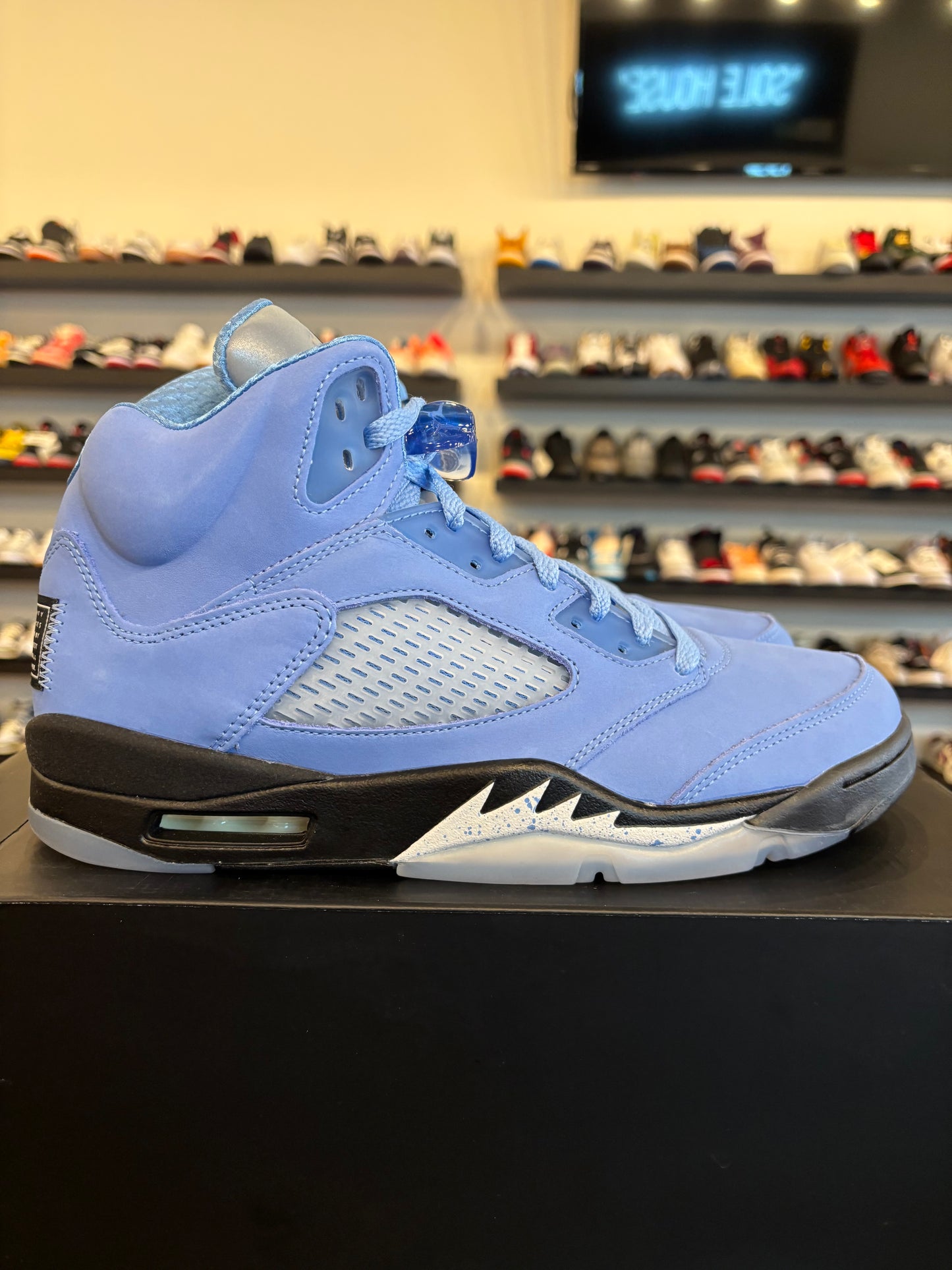 Jordan 5 University Blue Size 10 Brand New