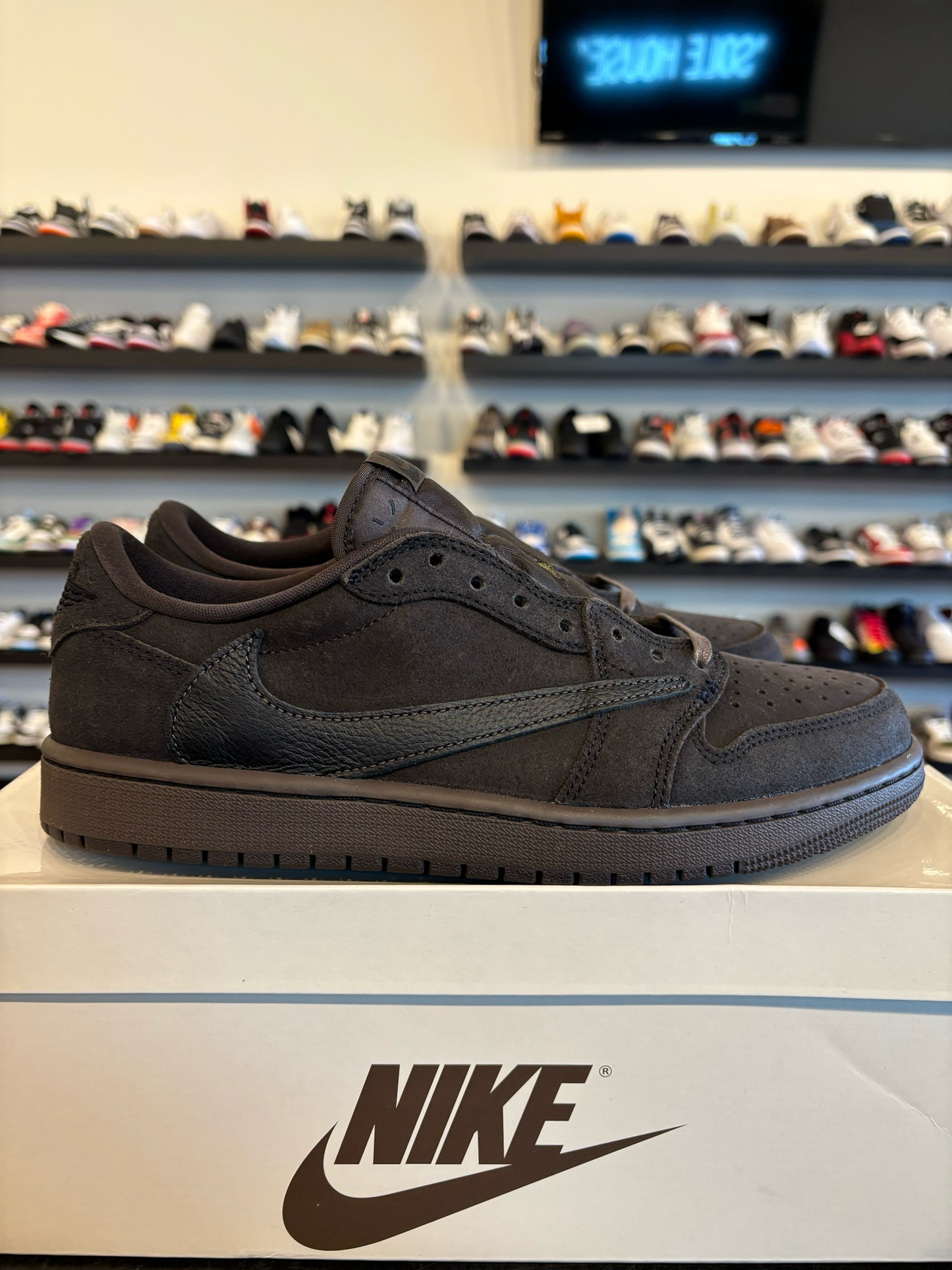 Jordan 1 Low Travis Scott Velvet Brown Size 9.5 Brand New