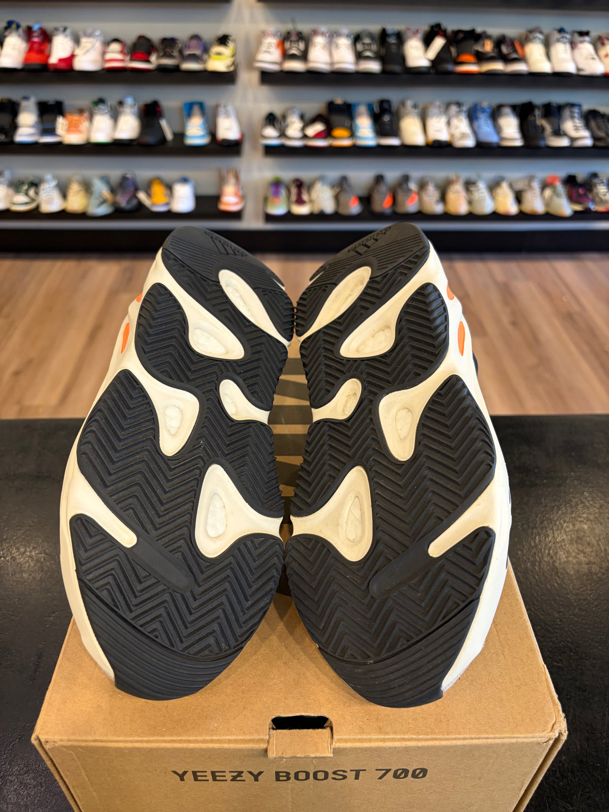Yeezy 700 Wave Runner Size 8.5 Pre-Owned
