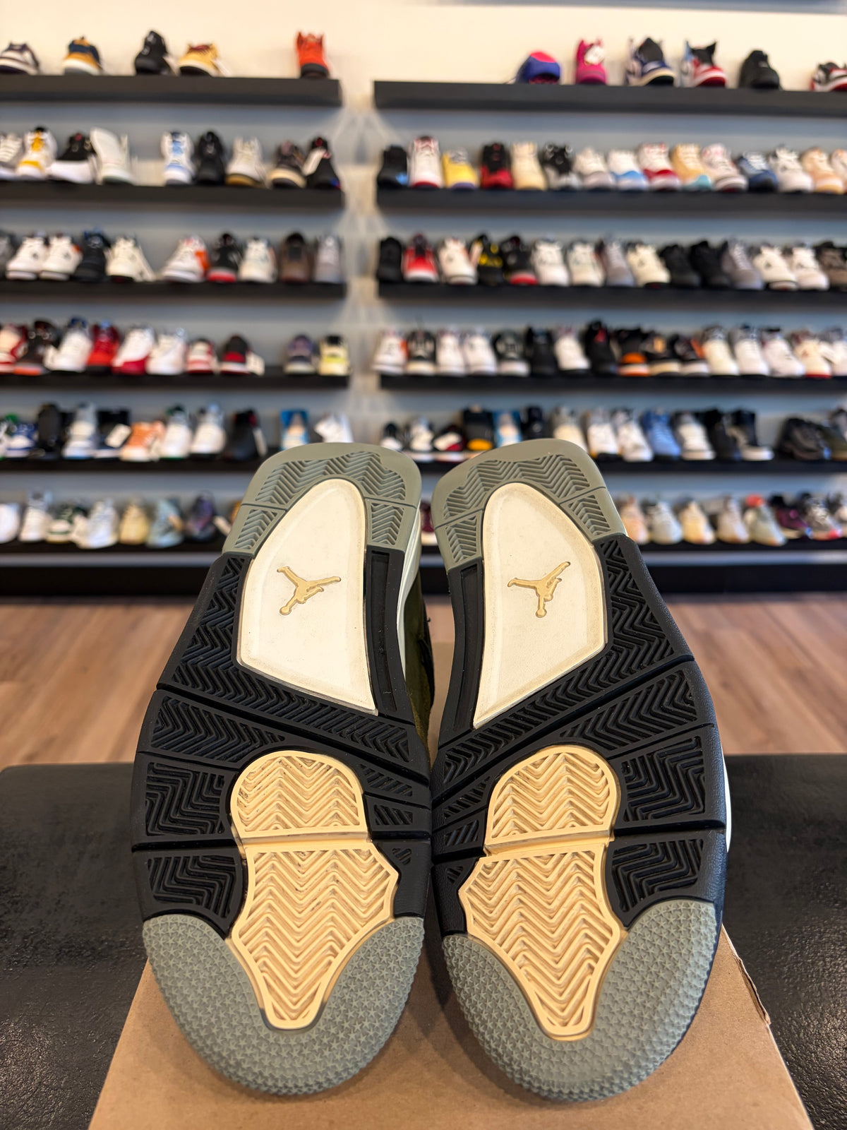 Jordan 4 Craft Olive Size 10.5 Pre-Owned (No Box)