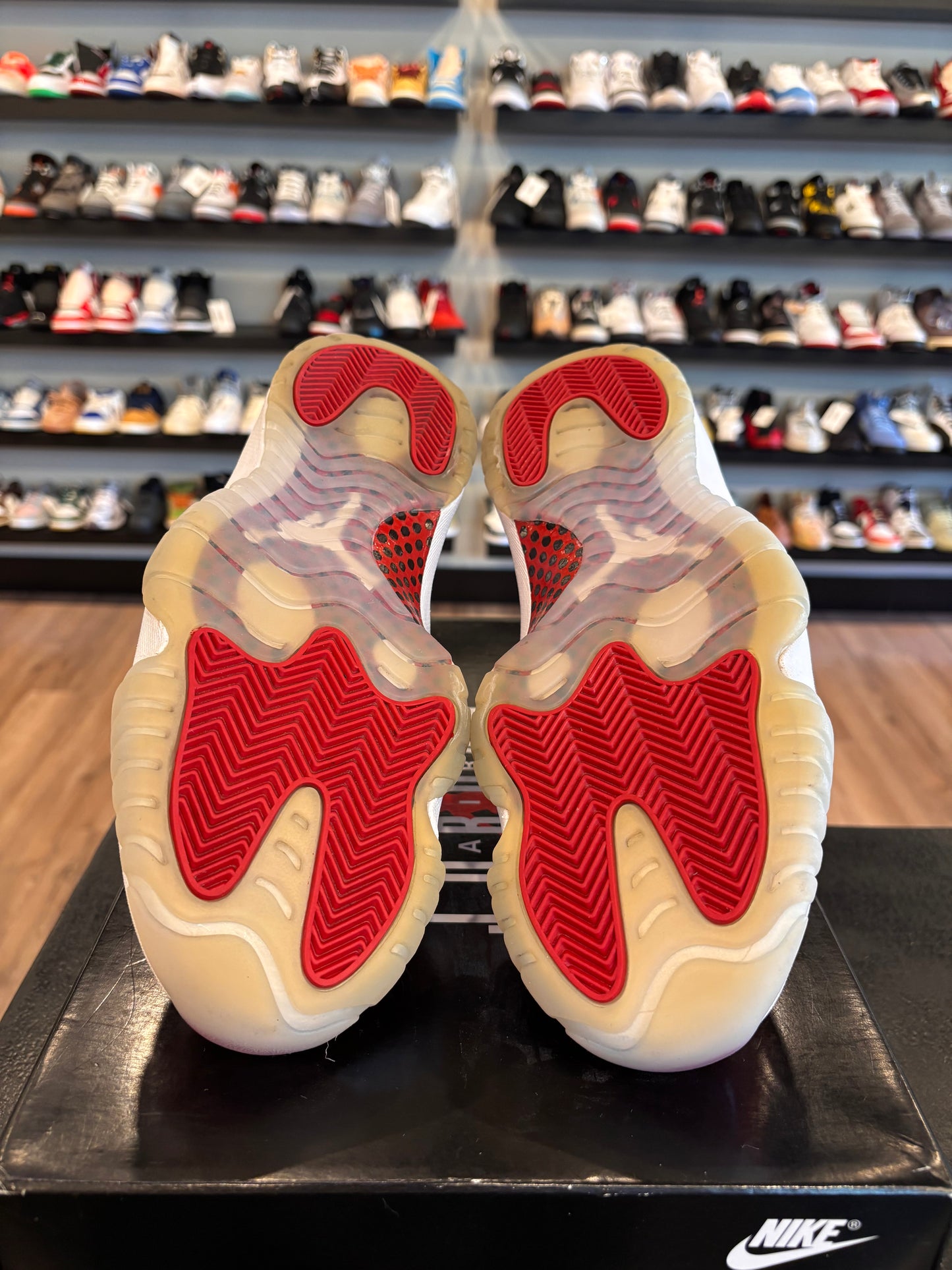 Jordan 11 Cherry Size 9 Pre-Owned
