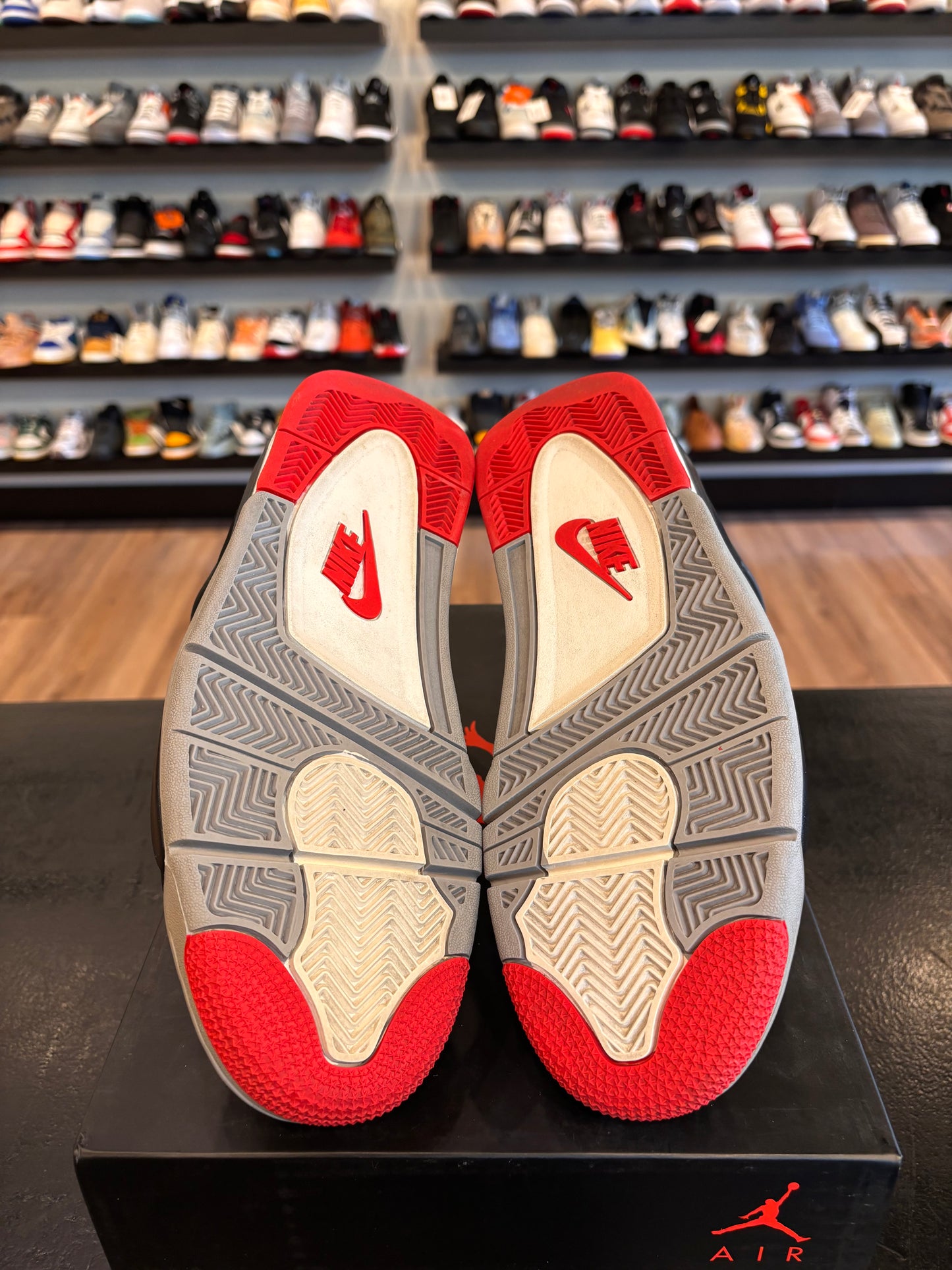 Jordan 4 Bred 2019 Size 9.5 Pre-Owned