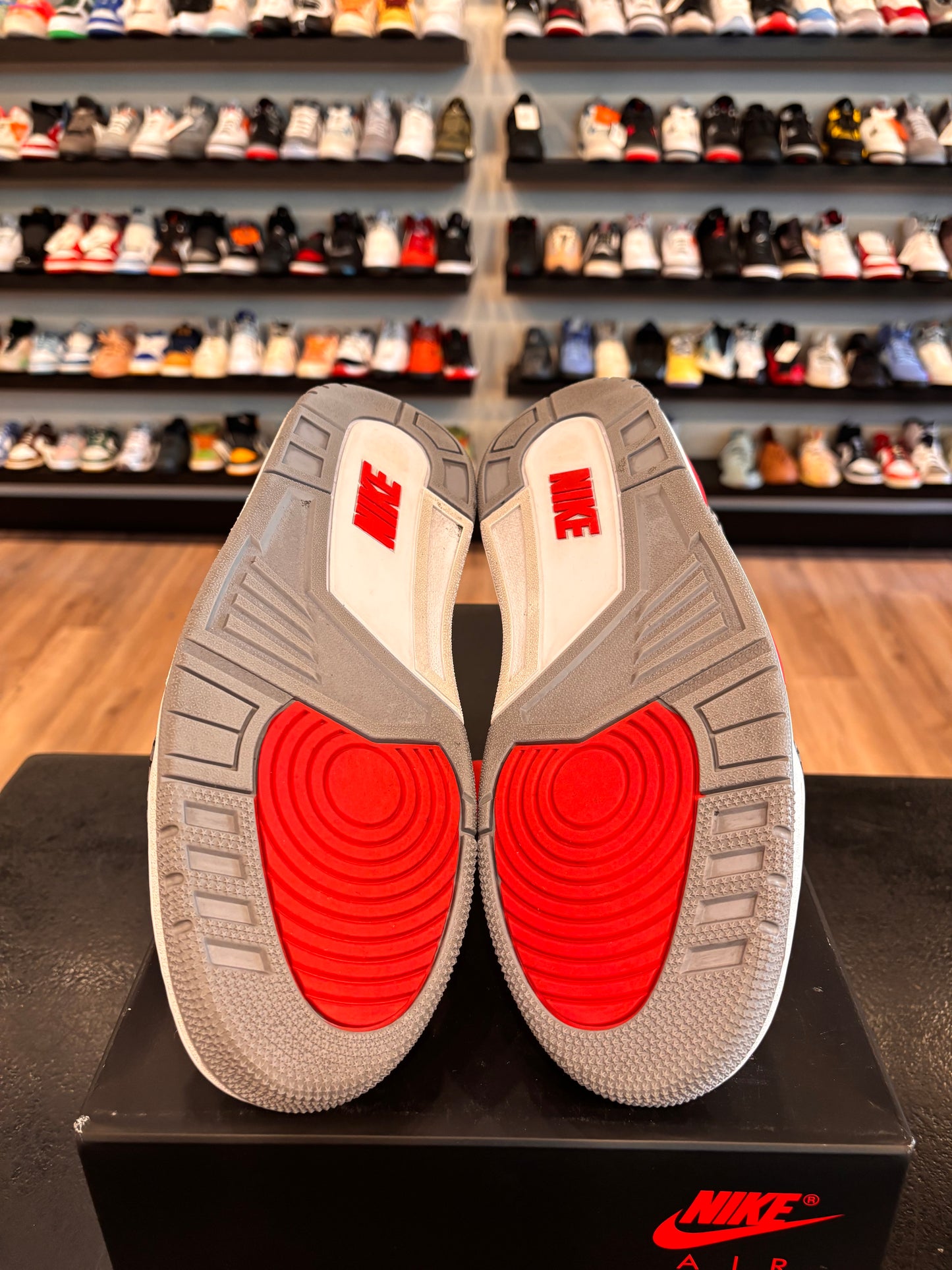 Jordan 3 Fire red 2022 Size 9.5 Pre-Owned