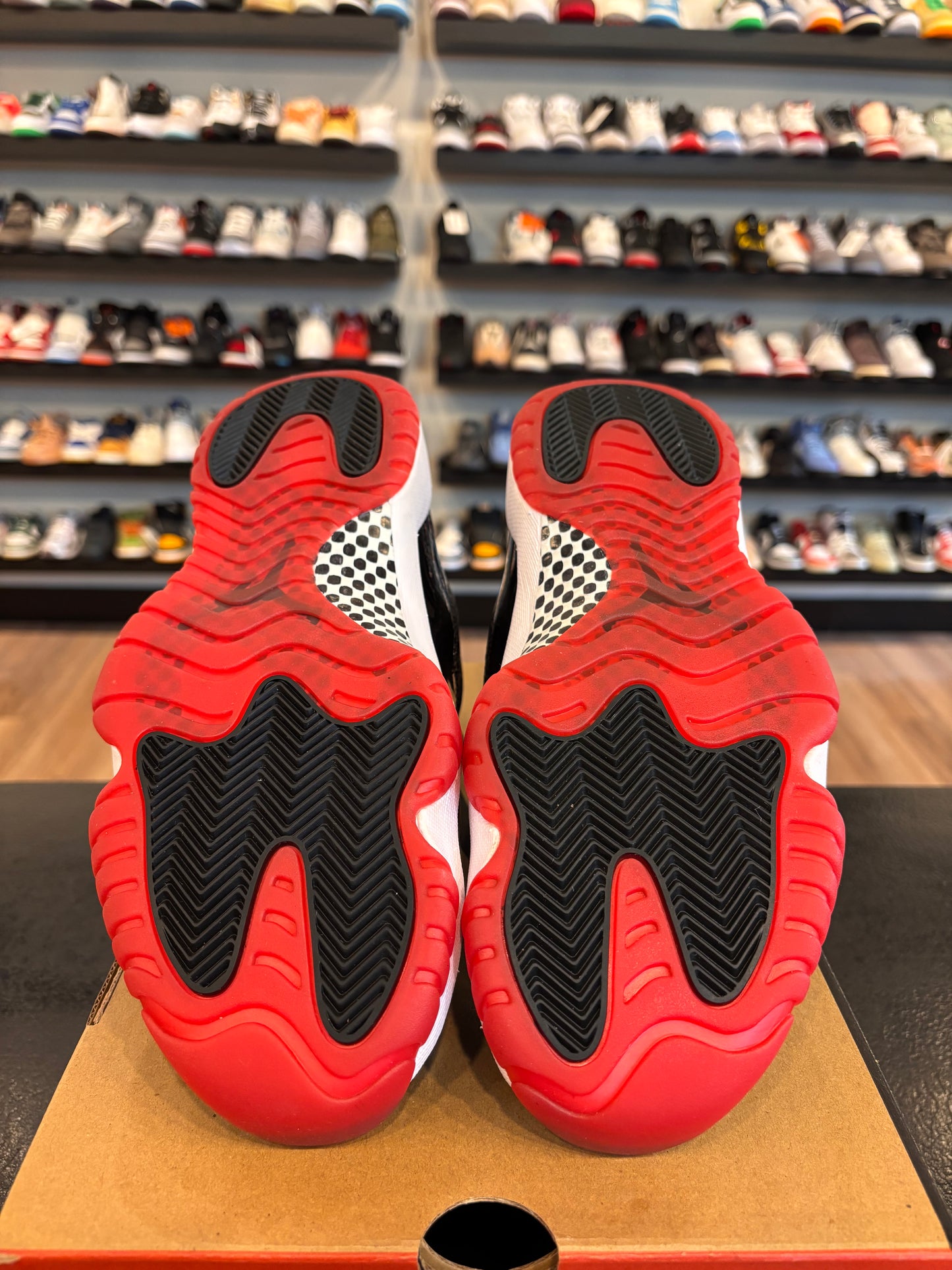 Jordan 11 Bred 2019 Size 8.5 Pre-Owned