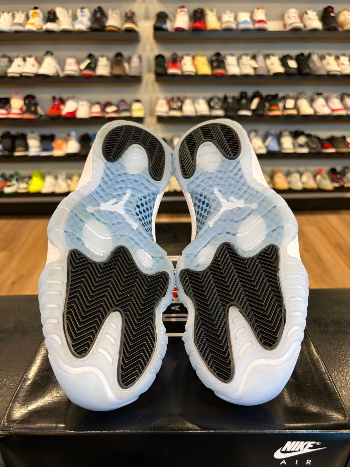 Jordan 11 Legend Blue 2024 Size 10 Pre-Owned