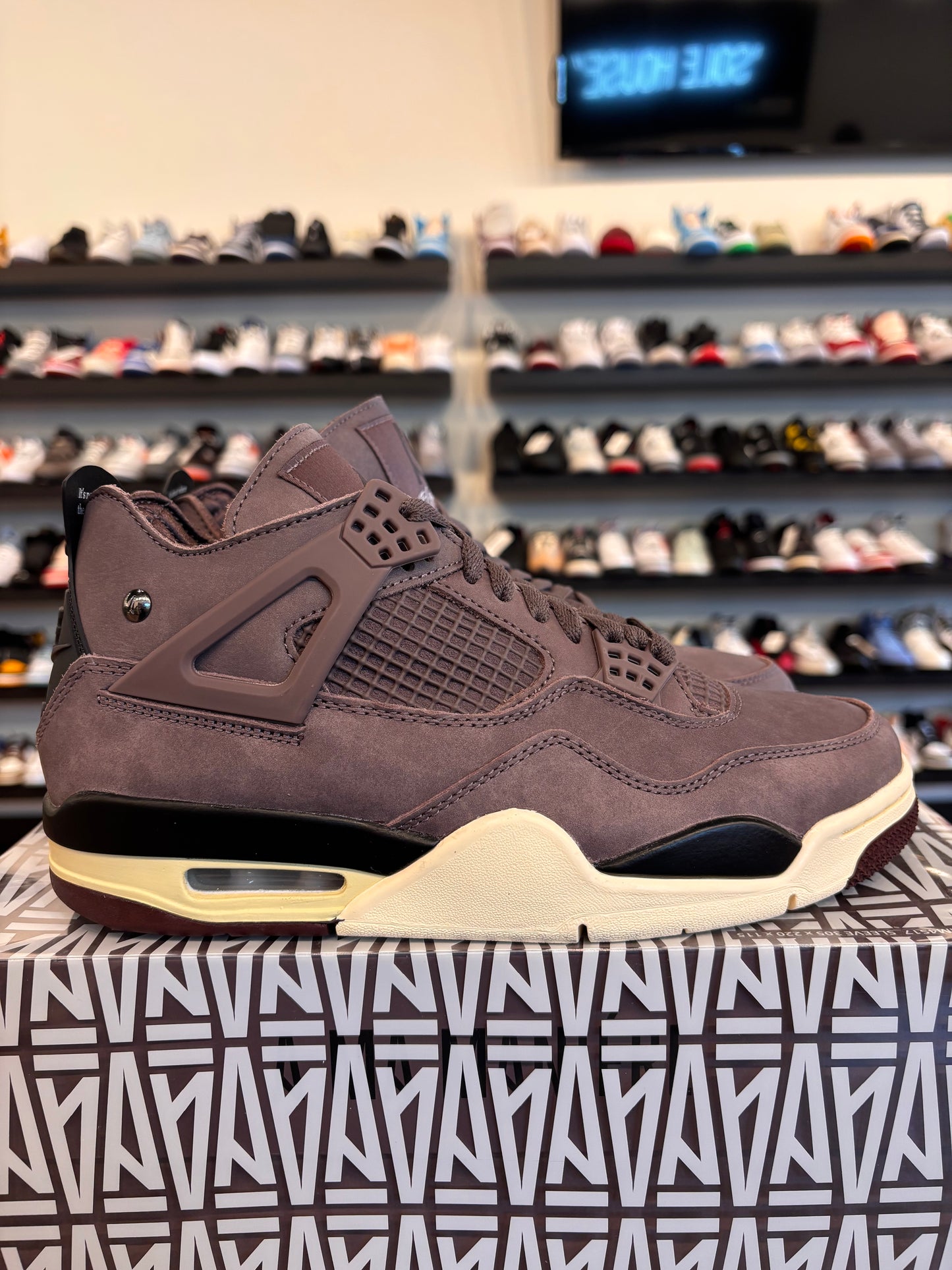 Jordan 4 A Ma Maniere Violet Ore Size 6.5 (8W) Brand New