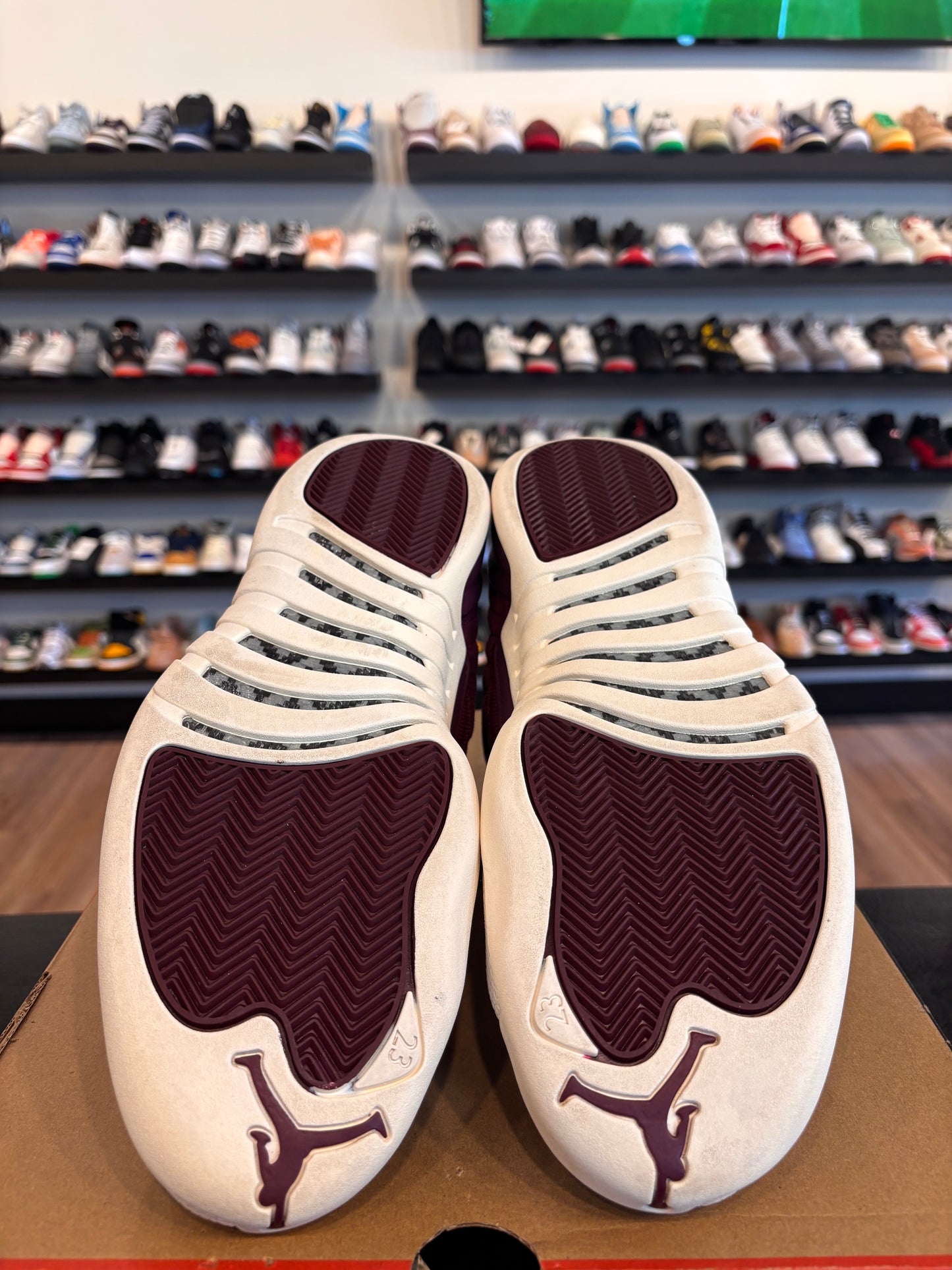 Jordan 12 Bordeaux Size 12 Pre-Owned
