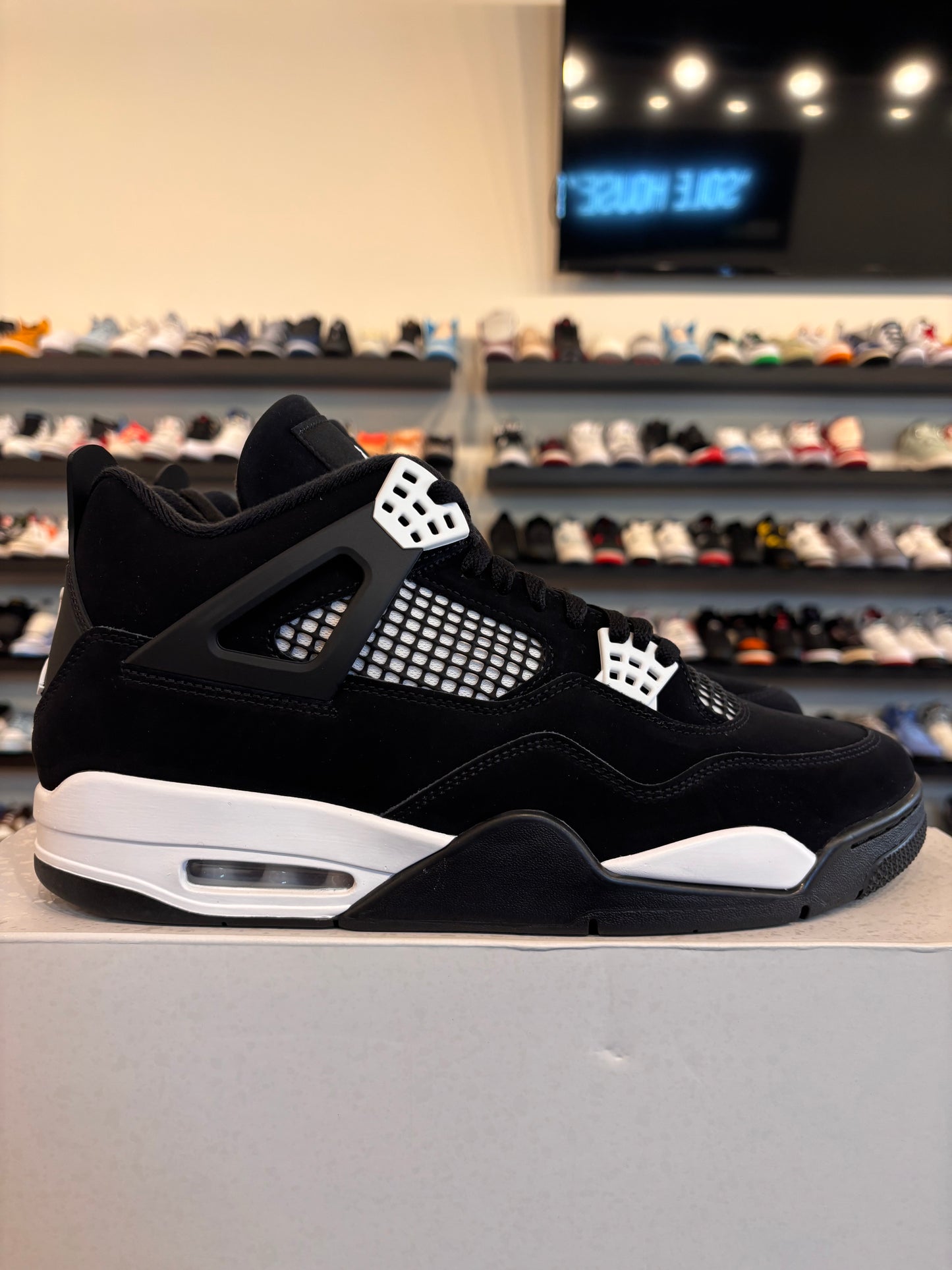 Jordan 4 White Thunder Size 12 Brand New