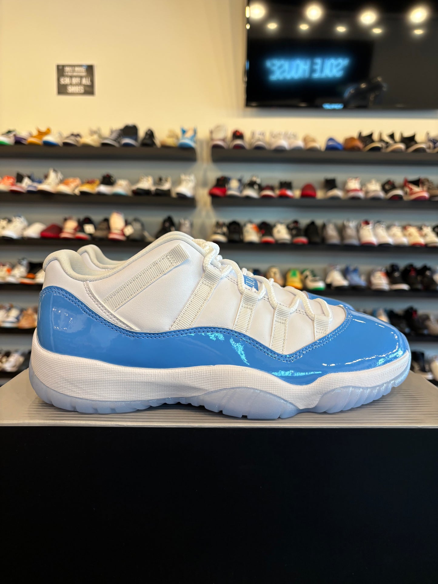 Jordan 11 Low University Blue Size 10 Brand New