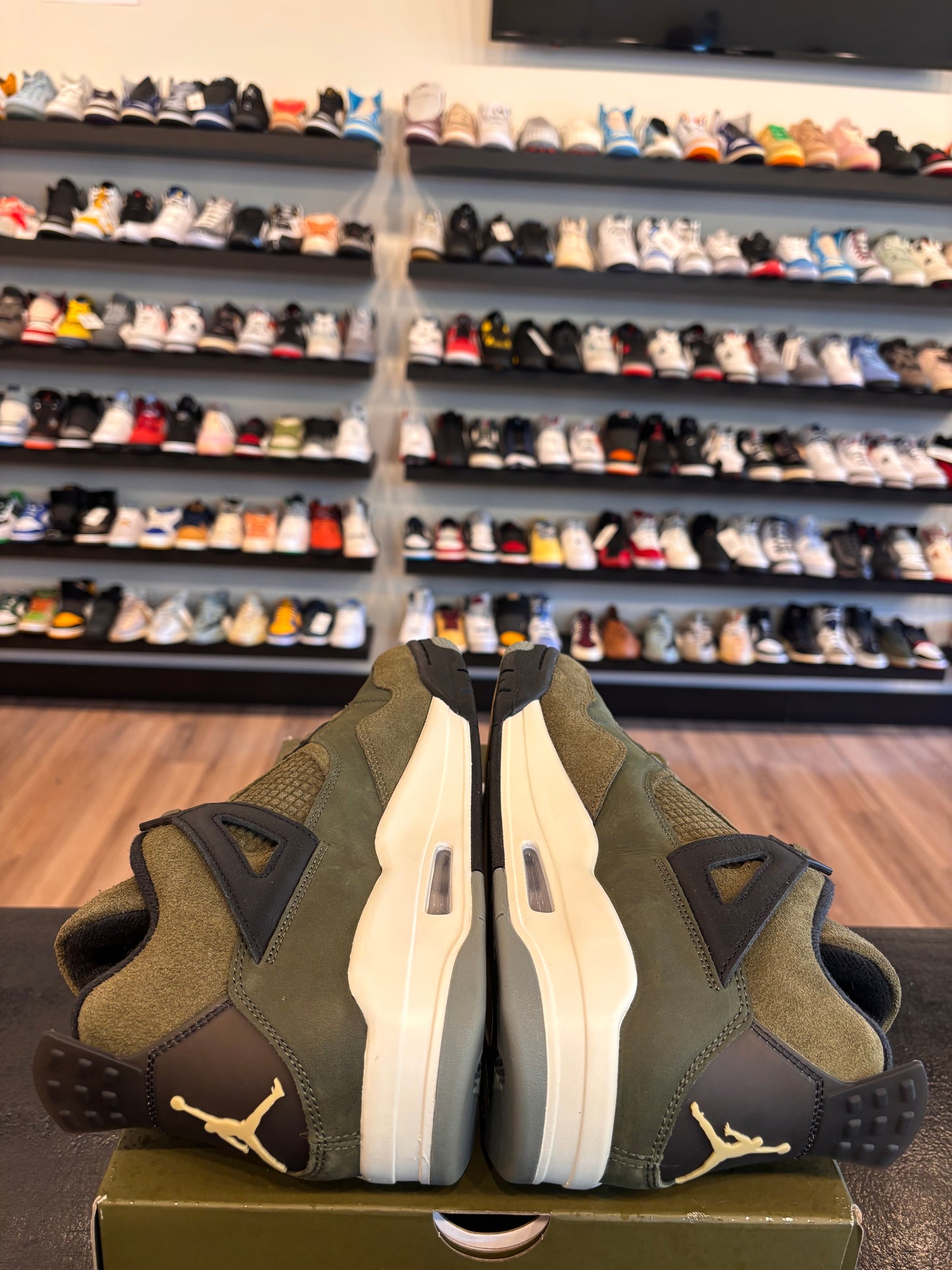 Jordan 4 Craft Olive Size 10.5 Pre-Owned