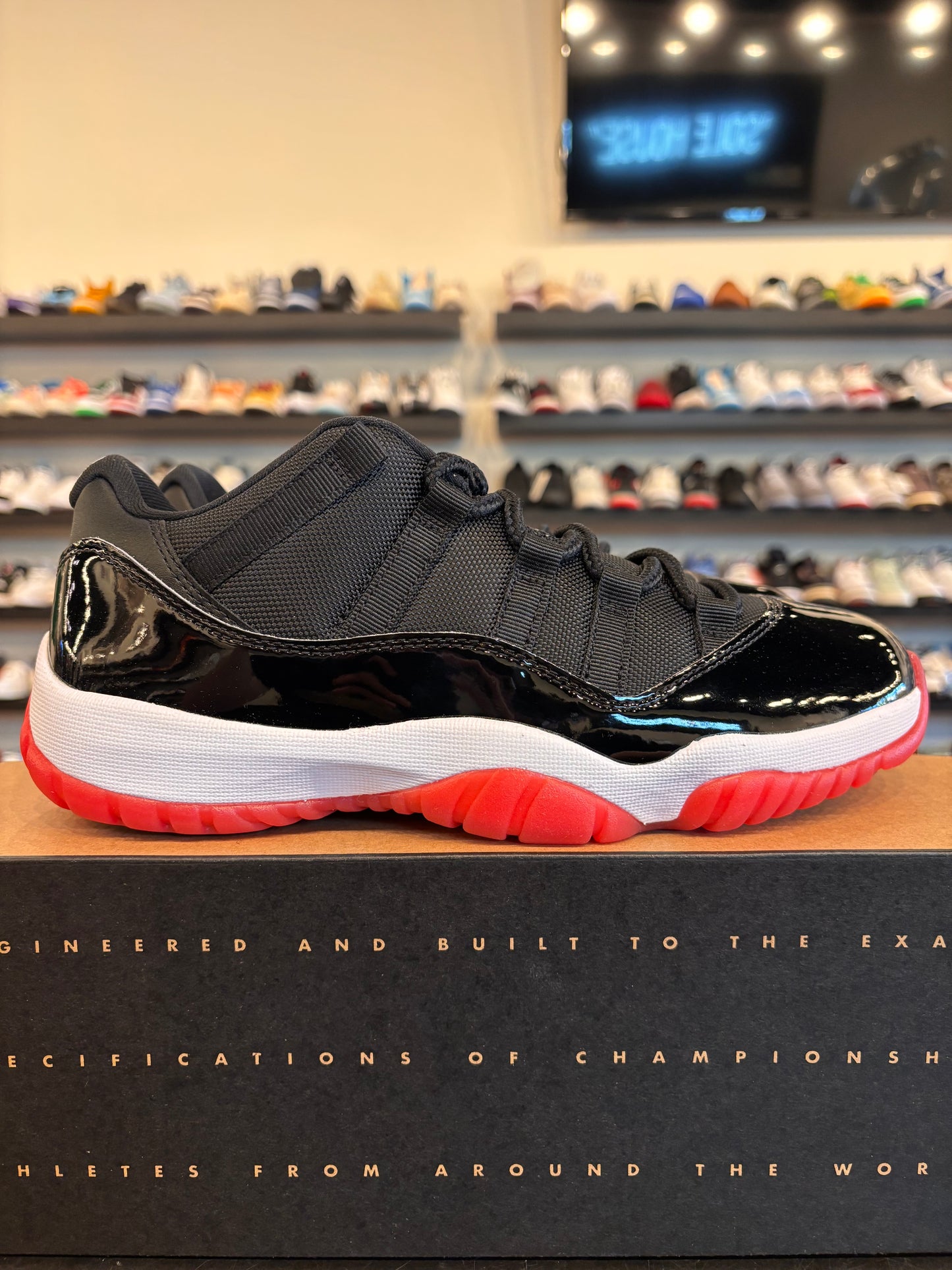 Jordan 11 Low Bred 2025 Size 8 Brand New