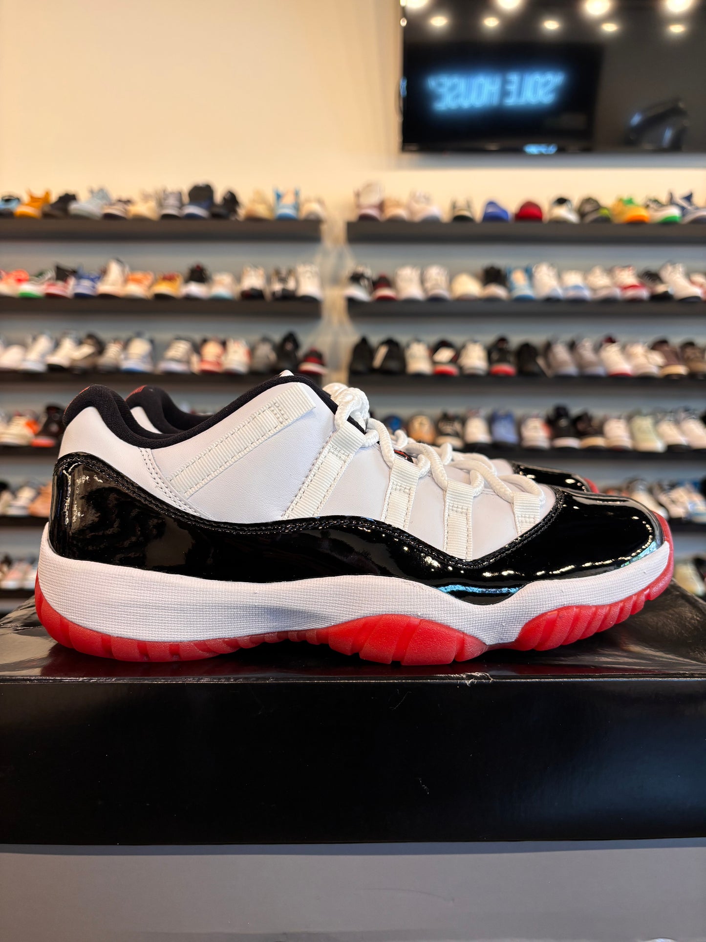 Jordan 11 Low Concord Bred Size 9.5 Brand New