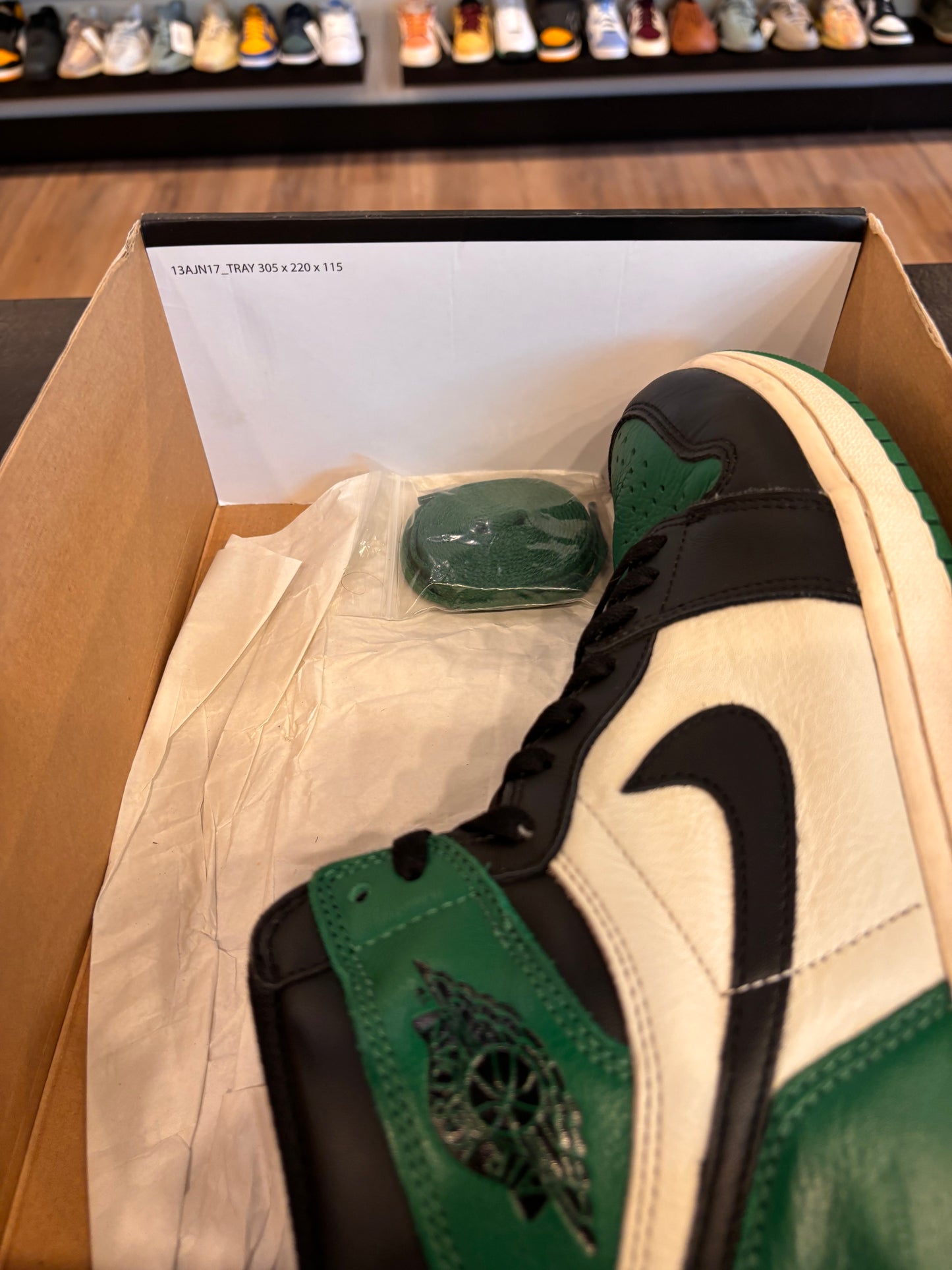Jordan 1 Pine Green 1.0 Size 9 Pre-Owned