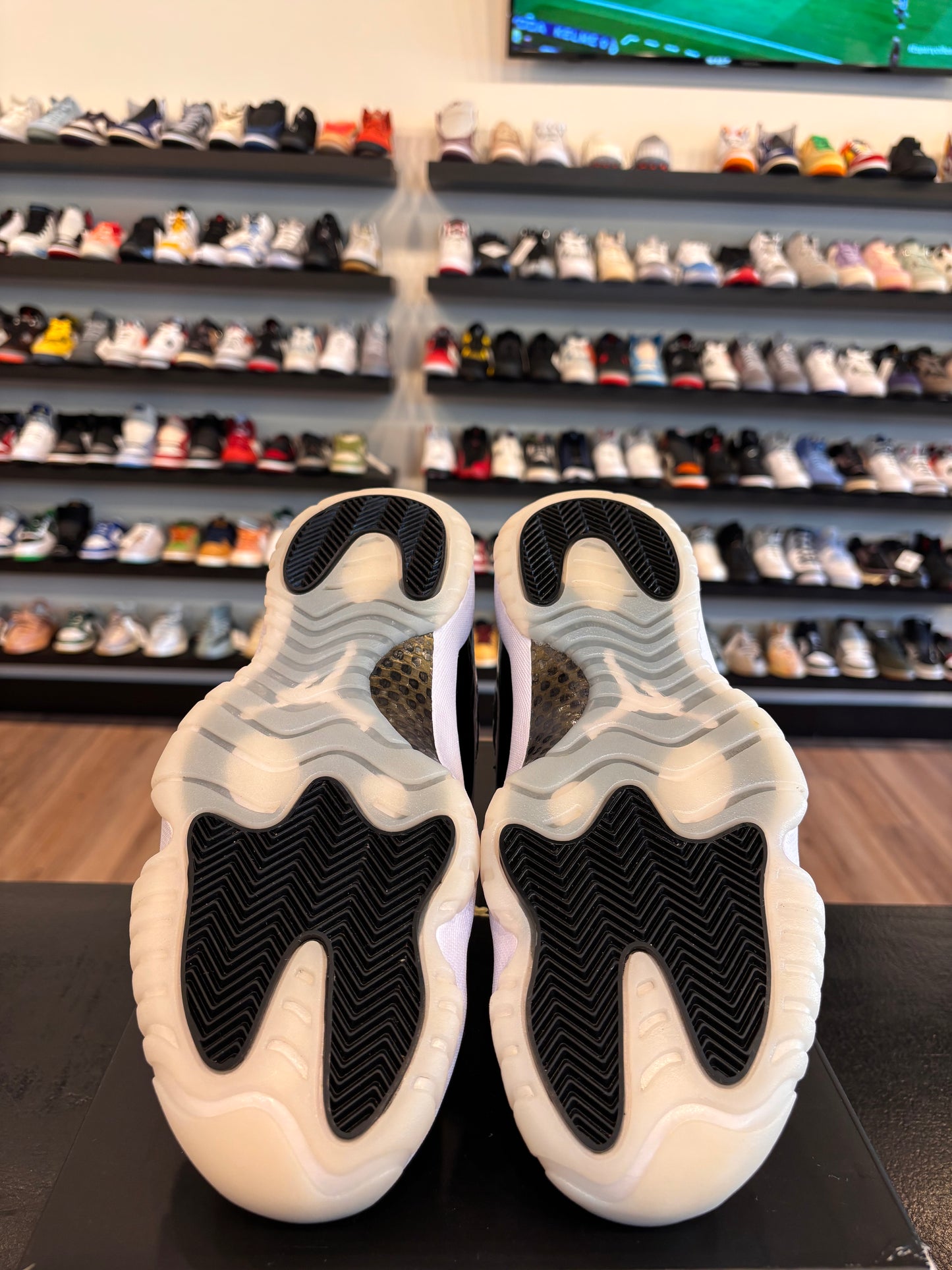 Jordan 11 Gratitude Size 10 Pre-Owned