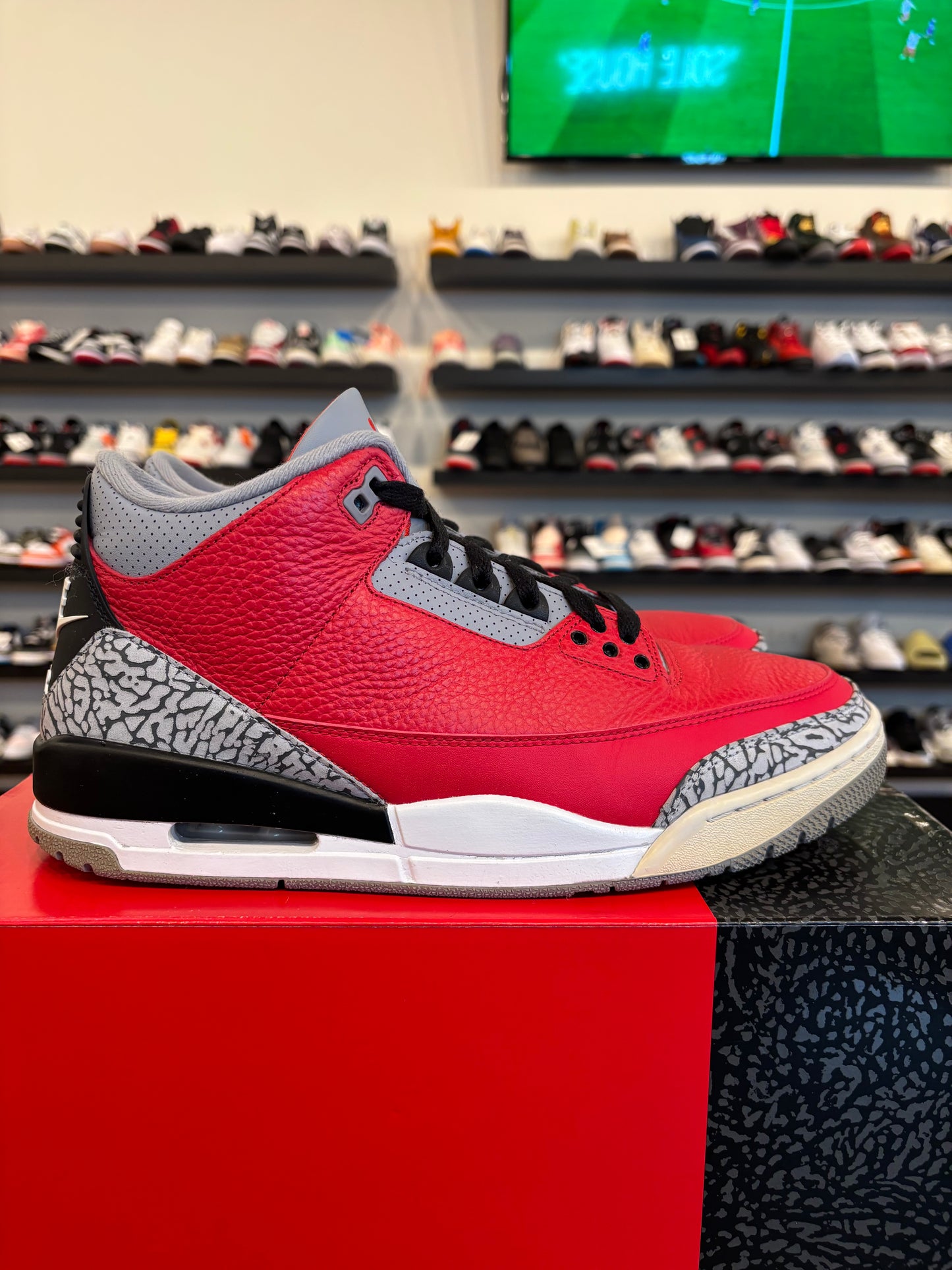 Jordan 3 Unite Chi Size 10.5 Pre-Owned