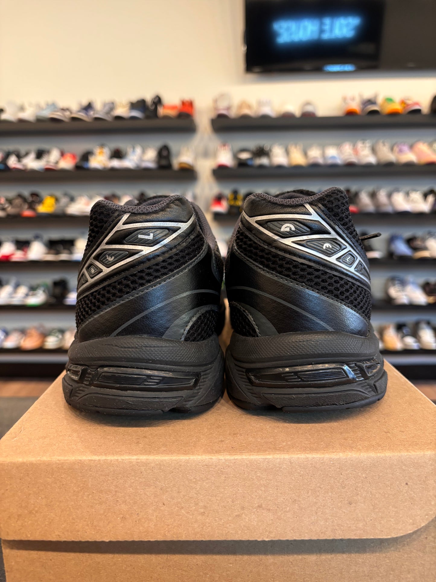 ASICS Gel-1130 Black Silver Size 11 Pre-Owned (No Box)
