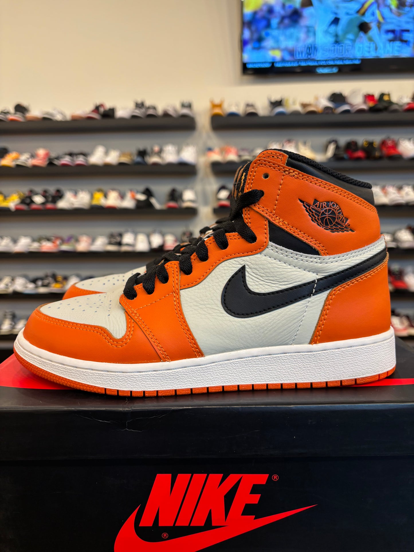 Jordan 1 Shattered Backboard 2.0 Size 6Y (7.5W) Pre-Owned