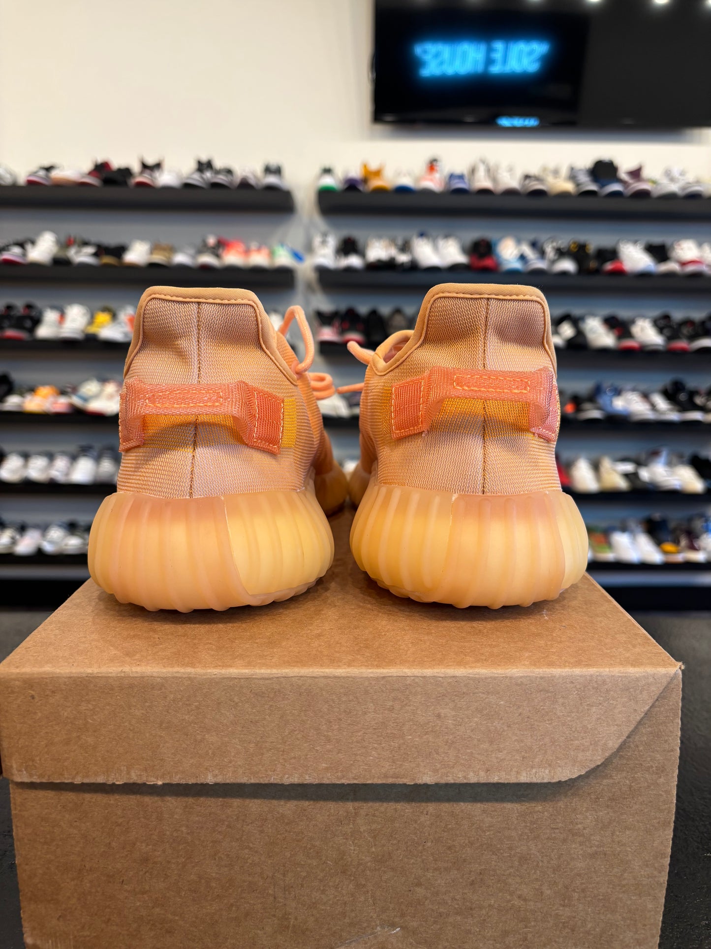 Yeezy 350 V2 Mono Clay Size 9.5 Pre-Owned (No Box)