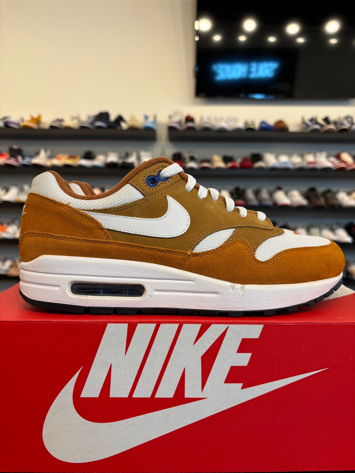 Nike Air Max 1 Curry Size 8 Pre-Owned