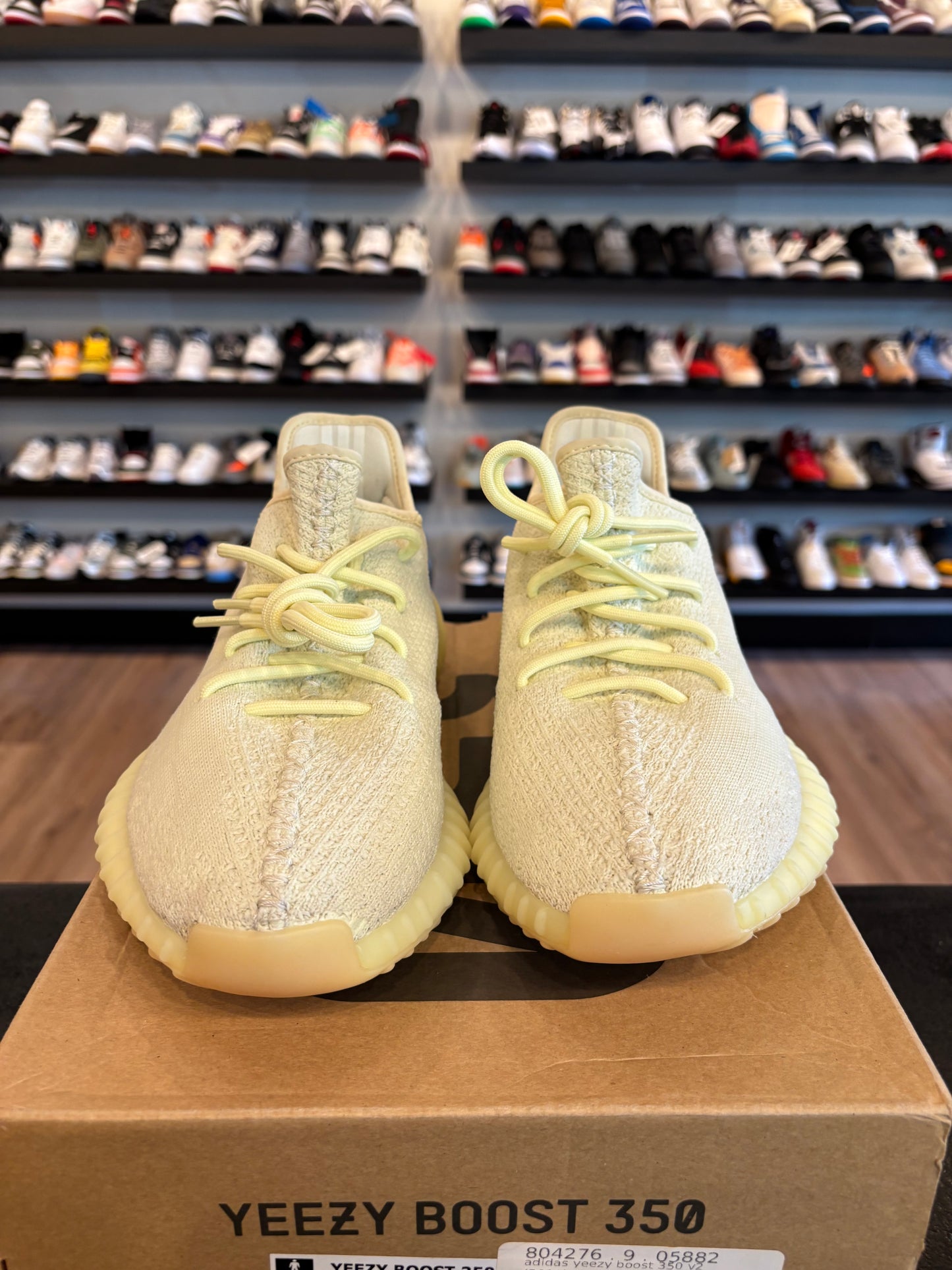 Yeezy 350 V2 Butter Size 9.5 Pre-Owned