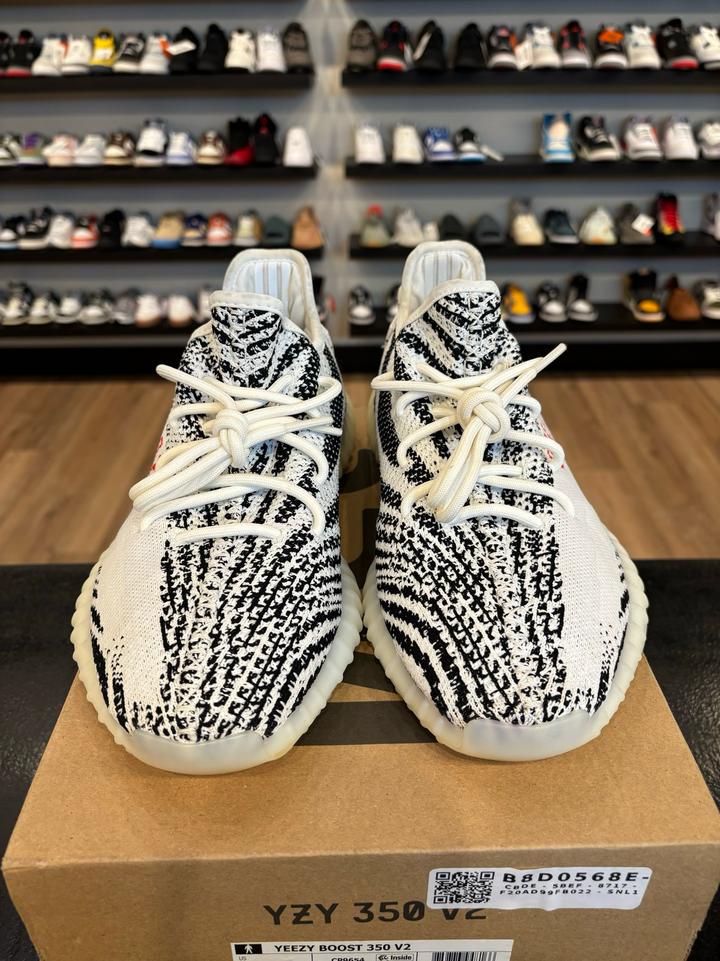 Yeezy 350 V2 Zebra Size 10 Pre-Owned