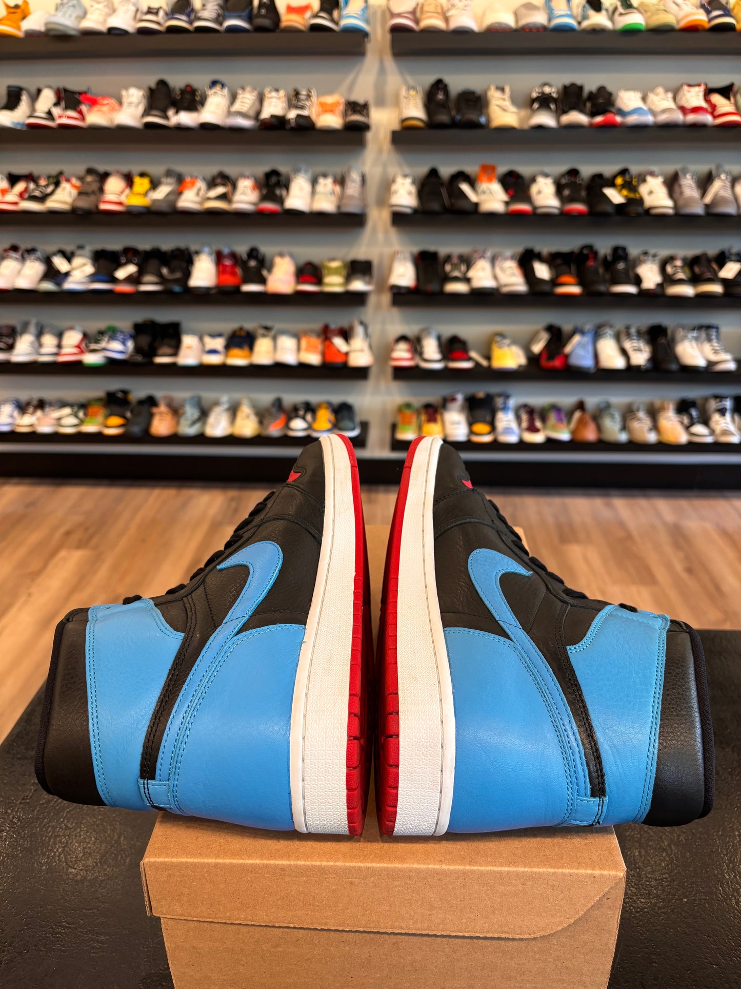 Jordan 1 UNC To Chi Size 11.5 (13W) Pre-Owned (No Box)