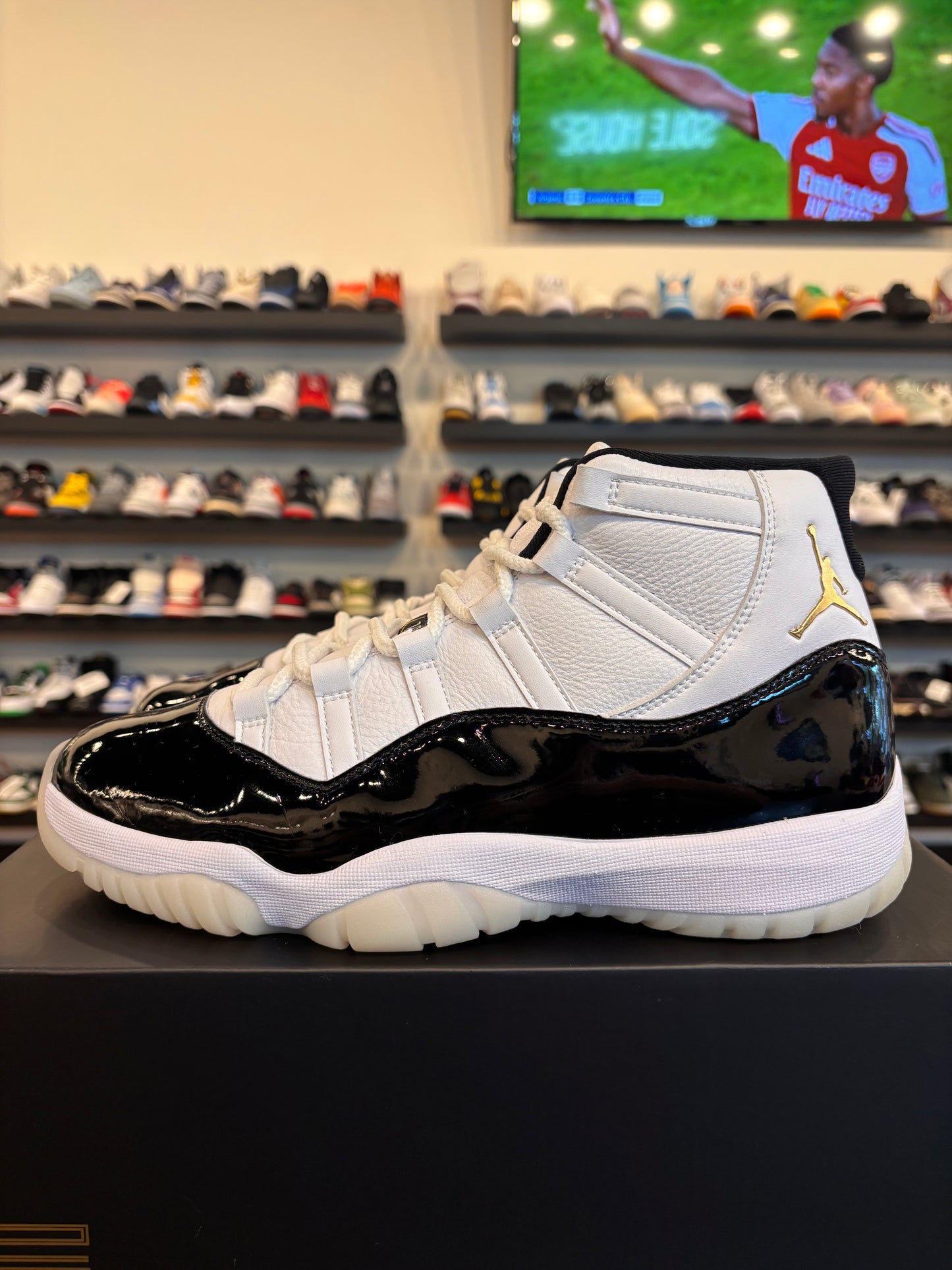 Jordan 11 Gratitude Size 10.5 Pre-Owned