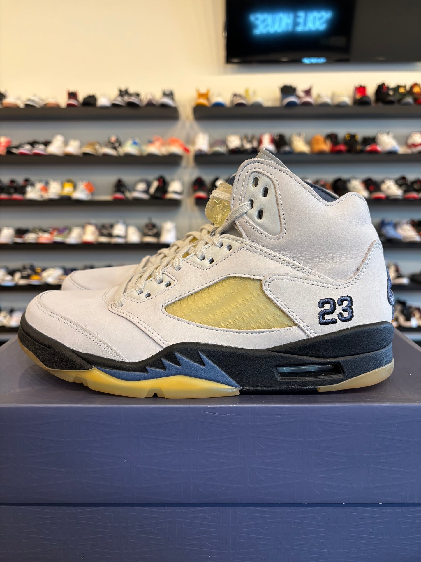Jordan 5 A Ma Maniere Dawn Size 7.5 (9W) Pre-Owned