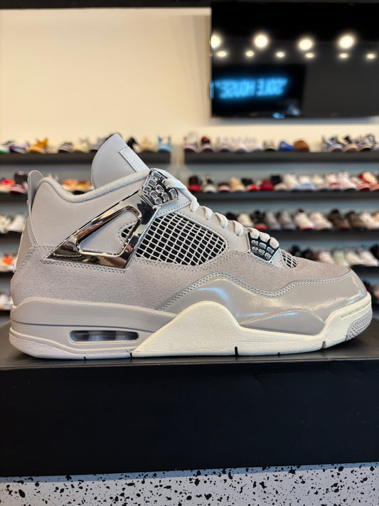 Jordan 4 Frozen Moment Size 10 (11.5W) Pre-Owned