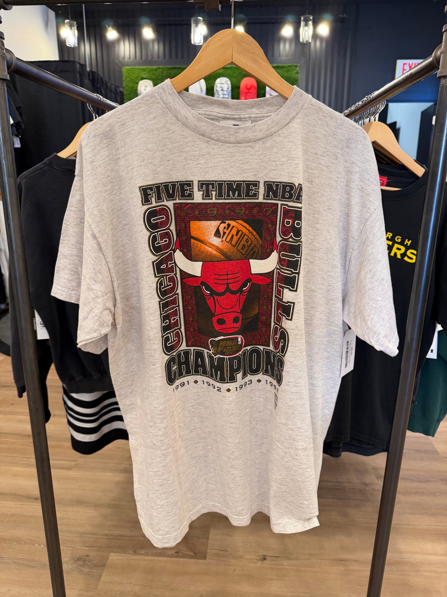 Chicago Bulls Five Time Champ Tee Grey Size XL VINTAGE