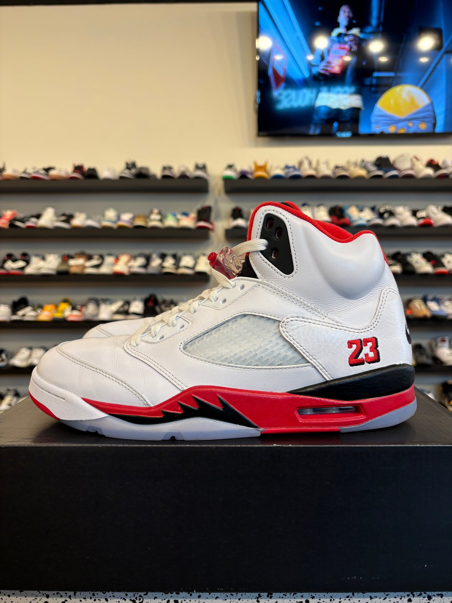 Jordan 5 Fire Red 2025 Size 11.5 Pre-Owned