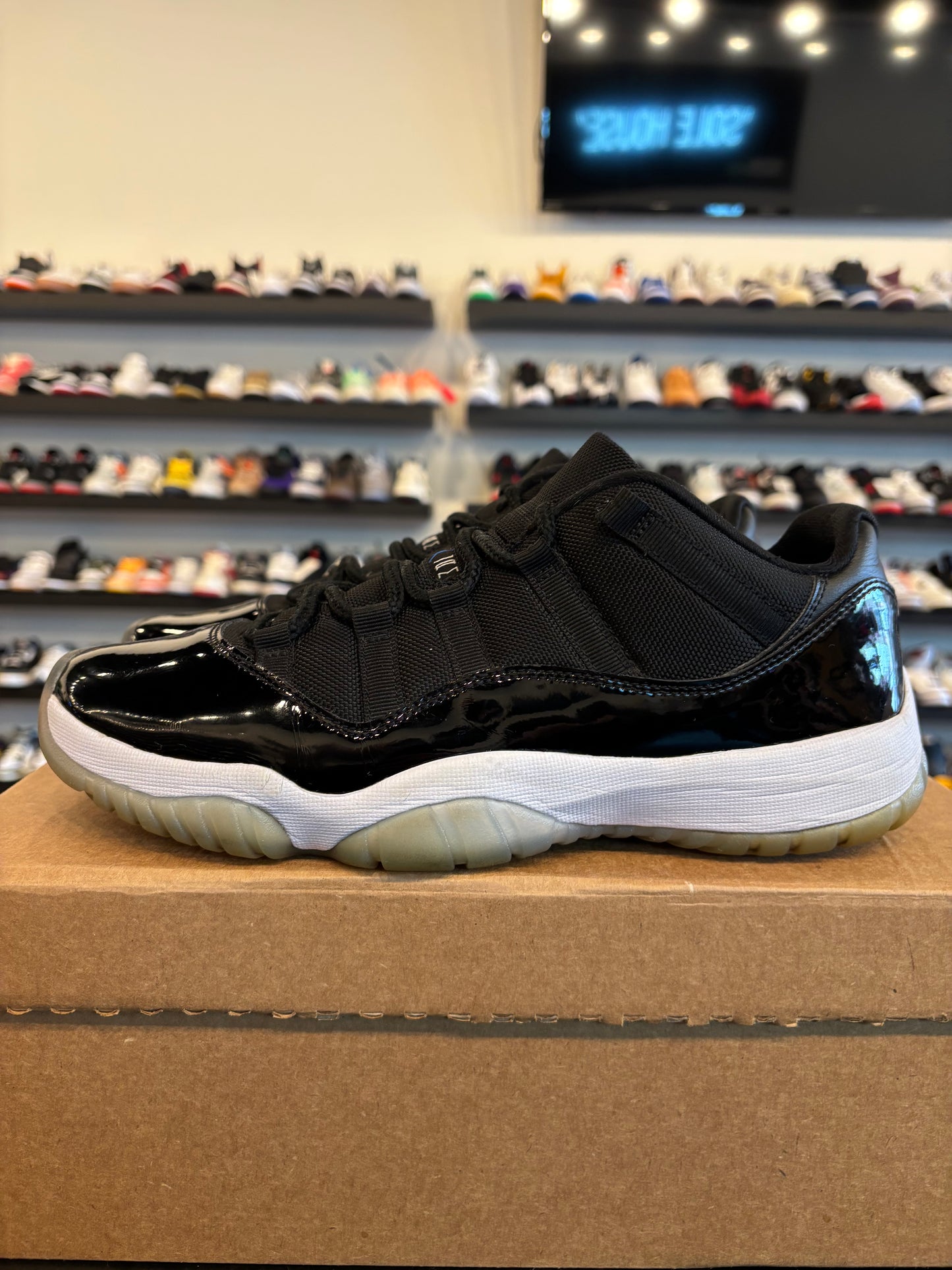 Jordan 11 Low Space Jam Size 9 Pre-Owned (No Box)