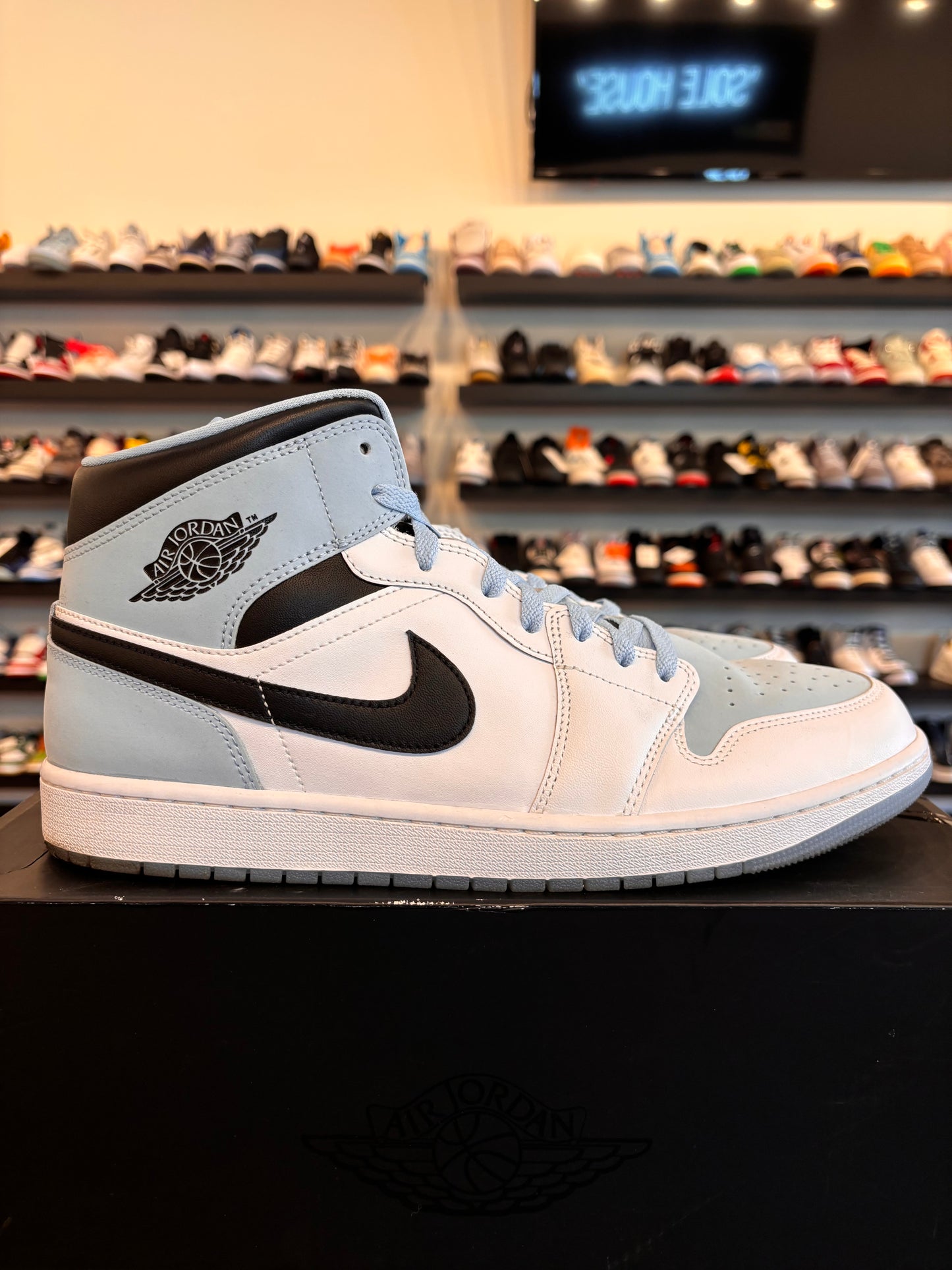 Jordan 1 Mid Ice Blue Size 13 Pre-Owned