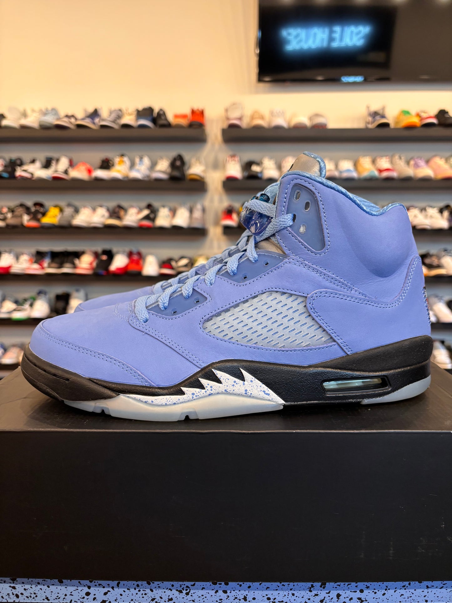 Jordan 5 University Blue Size 11.5 Pre-Owned